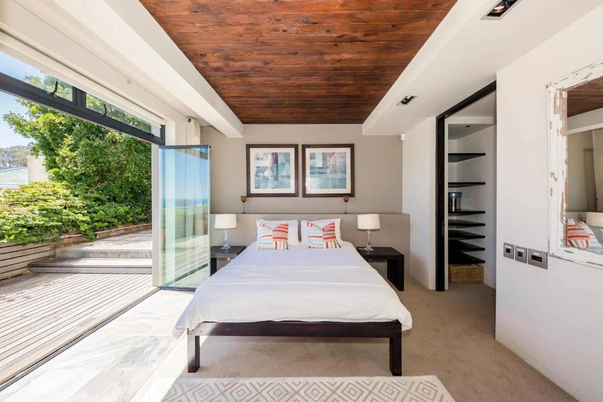 Bed in Rhine Stone