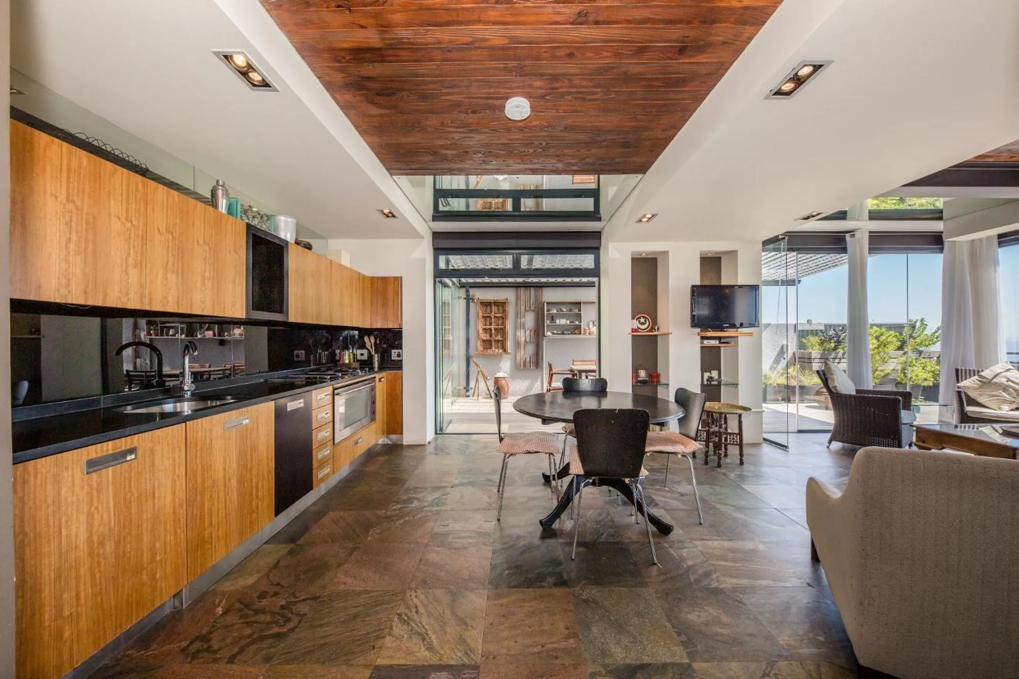 Kitchen or kitchenette in Rhine Stone