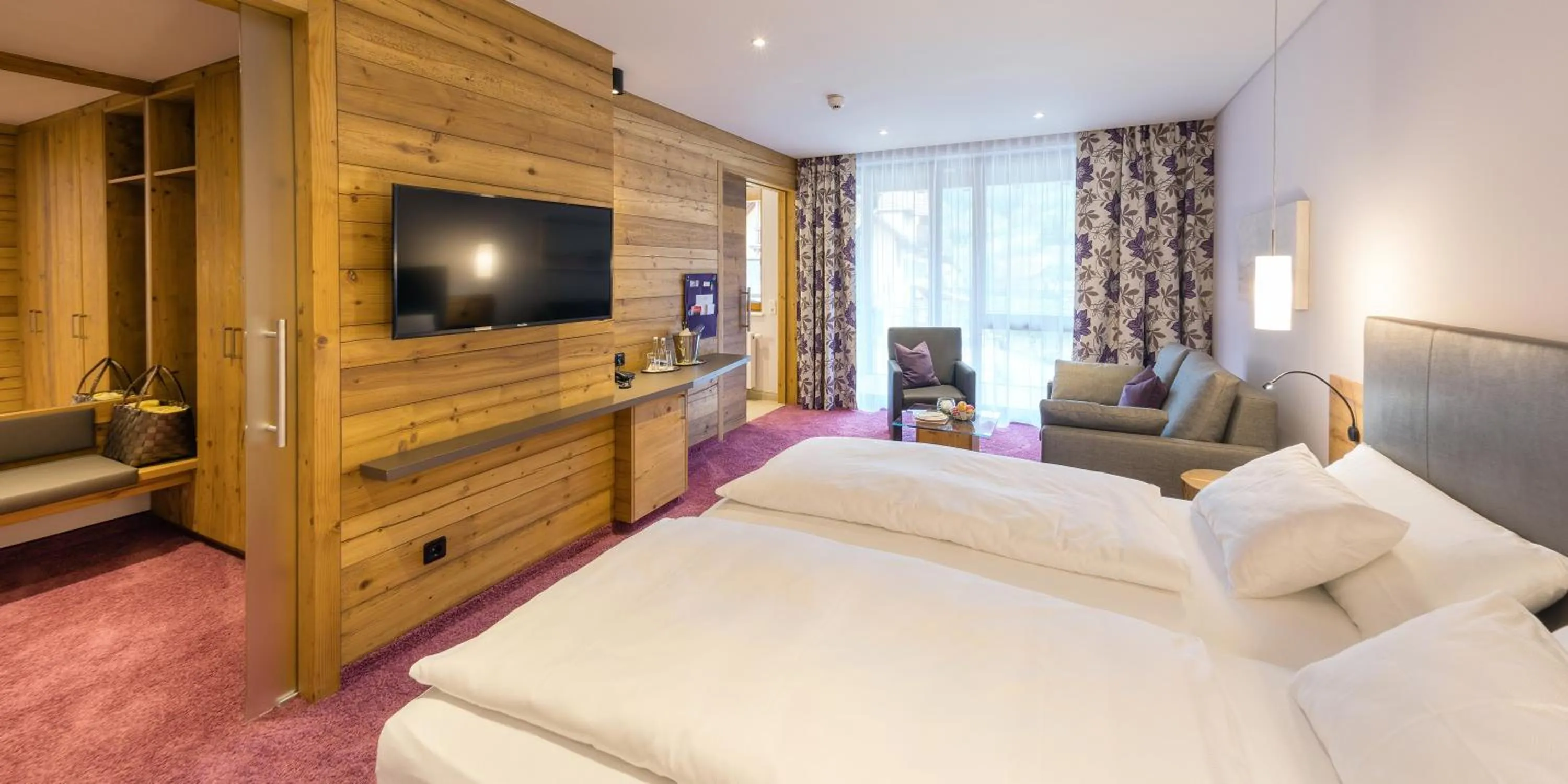 TV and multimedia, Bed in Mosers Blume Relax & Genuss Hotel