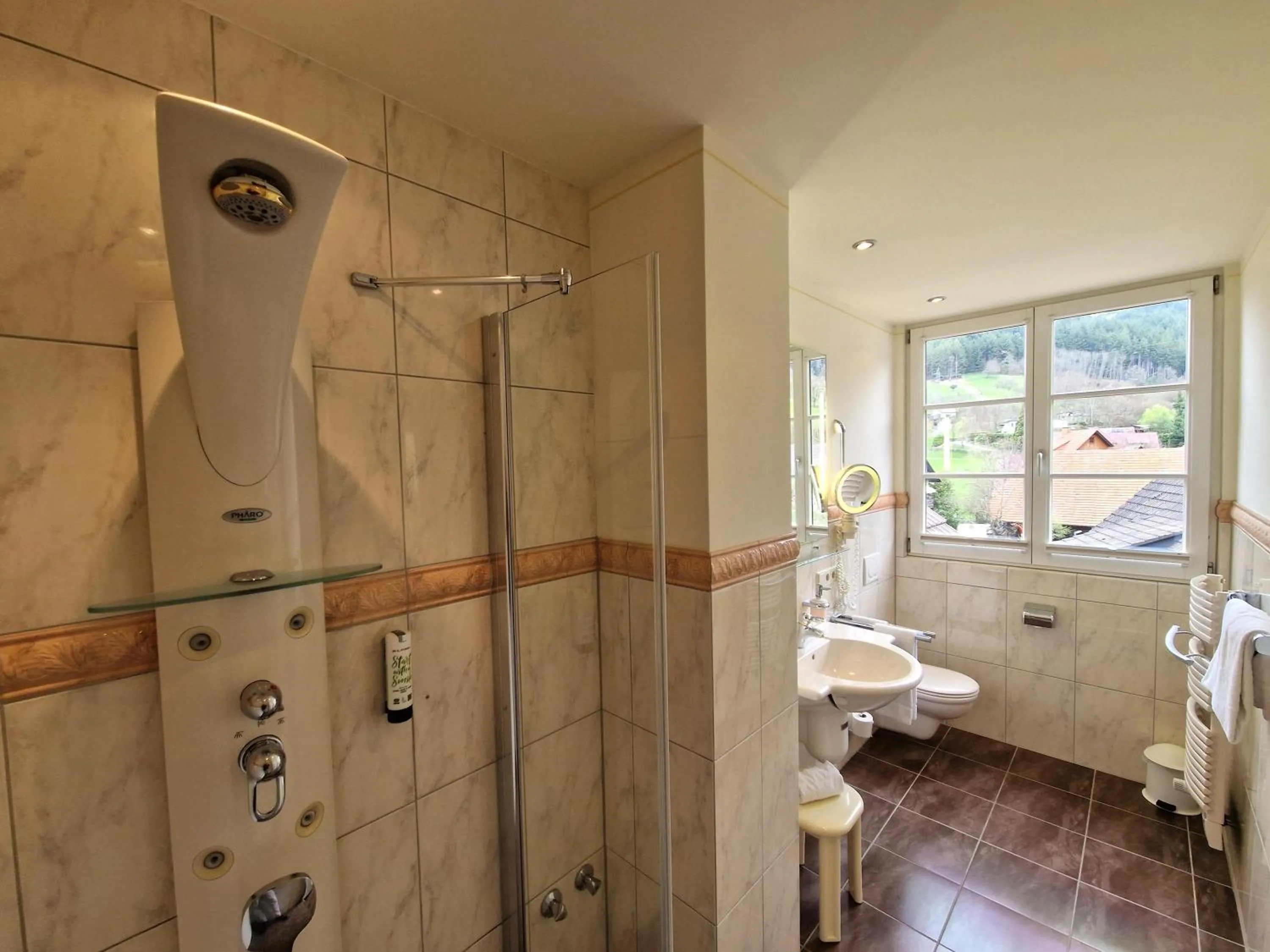 Shower in Mosers Blume Relax & Genuss Hotel