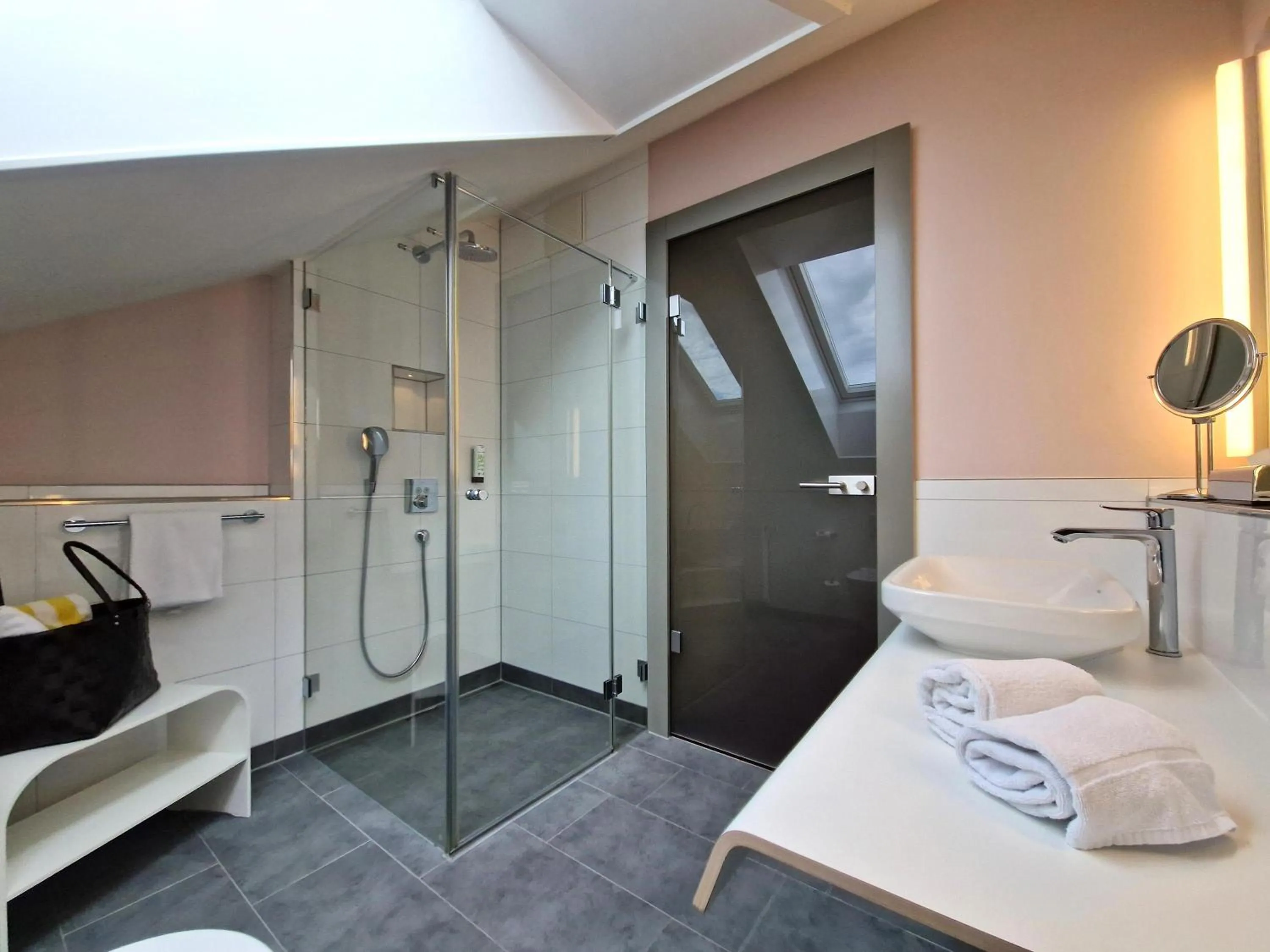 Shower in Mosers Blume Relax & Genuss Hotel