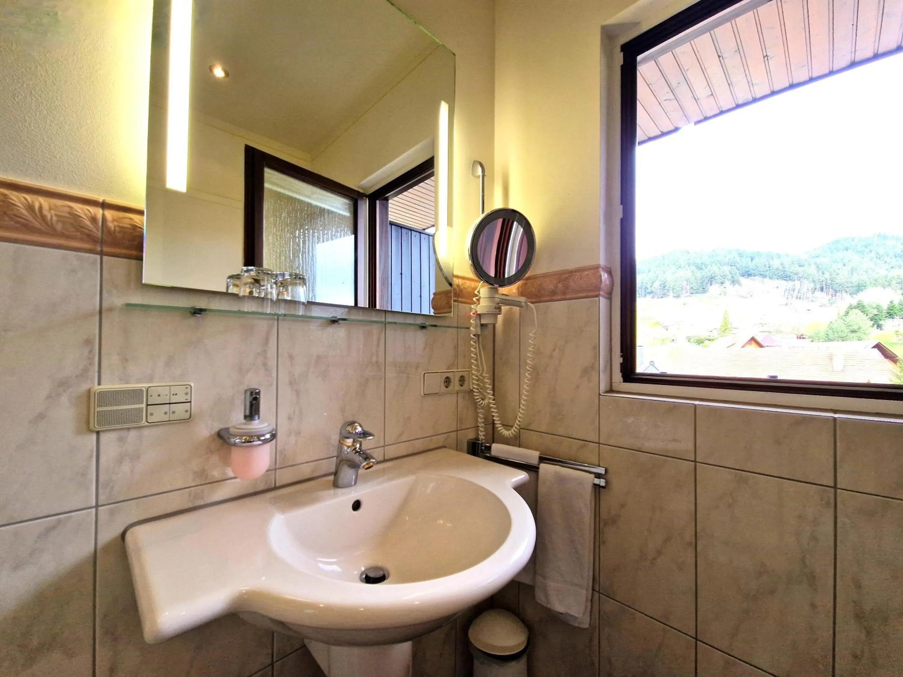 Bathroom in Mosers Blume Relax & Genuss Hotel