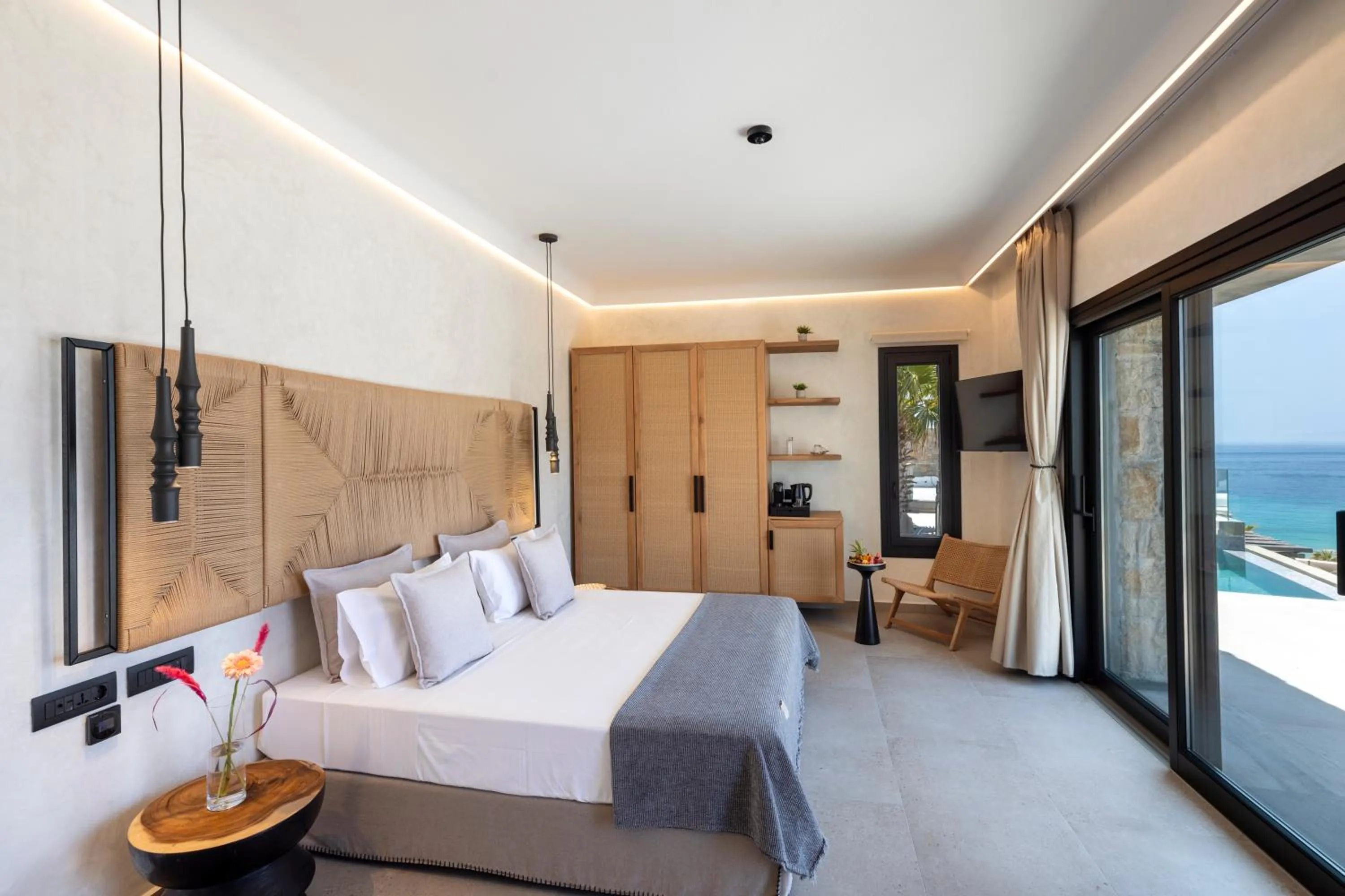 Bedroom, Bed in Tropicana Hotel , Suites & Villas Mykonos