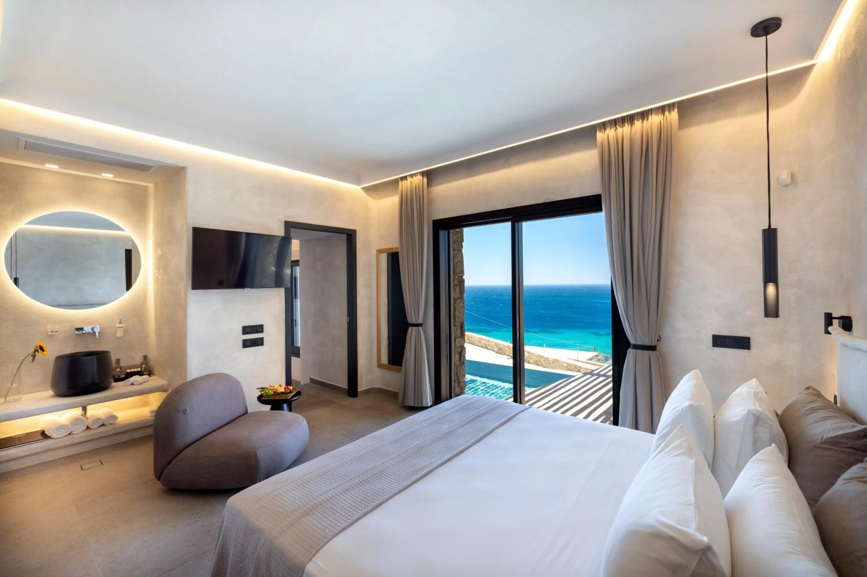 Bedroom, Bed in Tropicana Hotel , Suites & Villas Mykonos