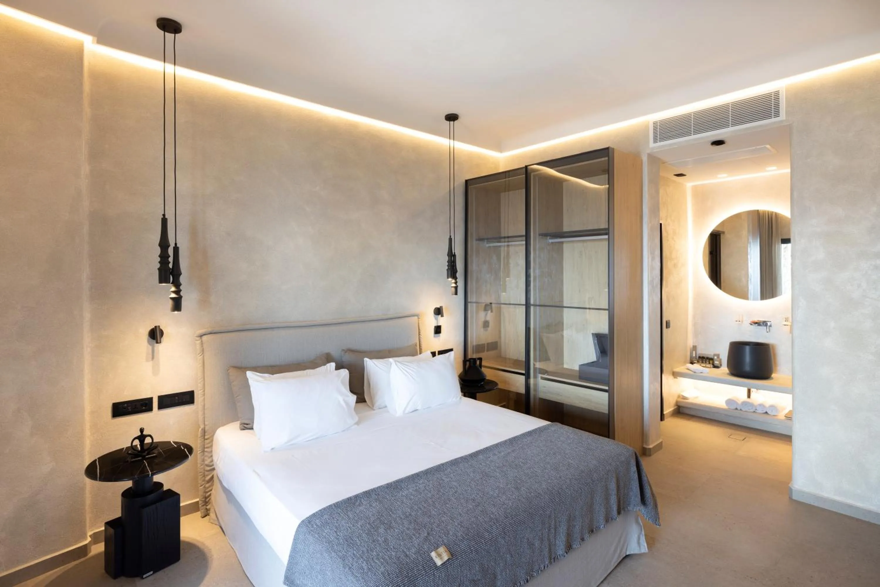 Bedroom, Bed in Tropicana Hotel , Suites & Villas Mykonos