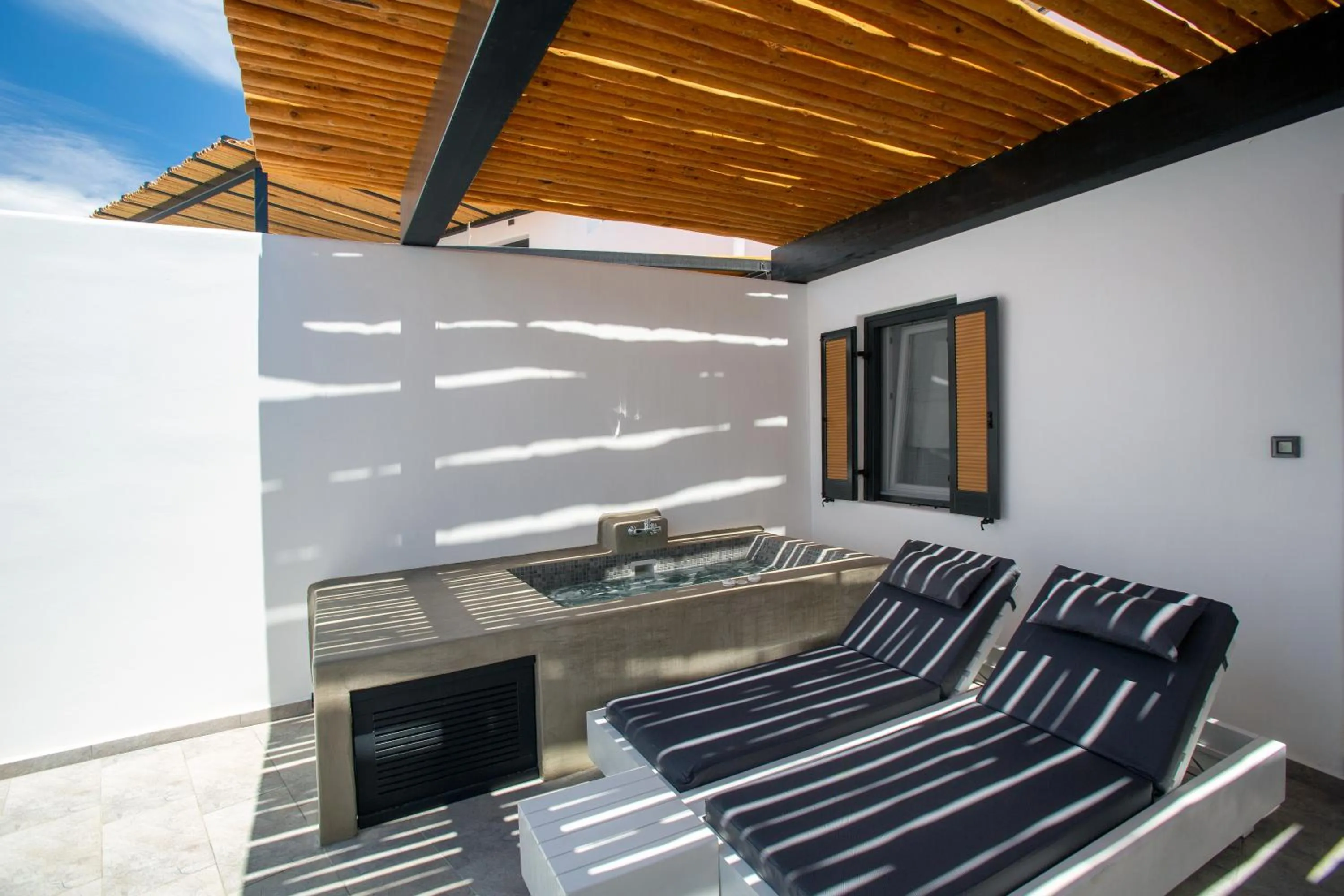 Hot Tub in Tropicana Hotel , Suites & Villas Mykonos