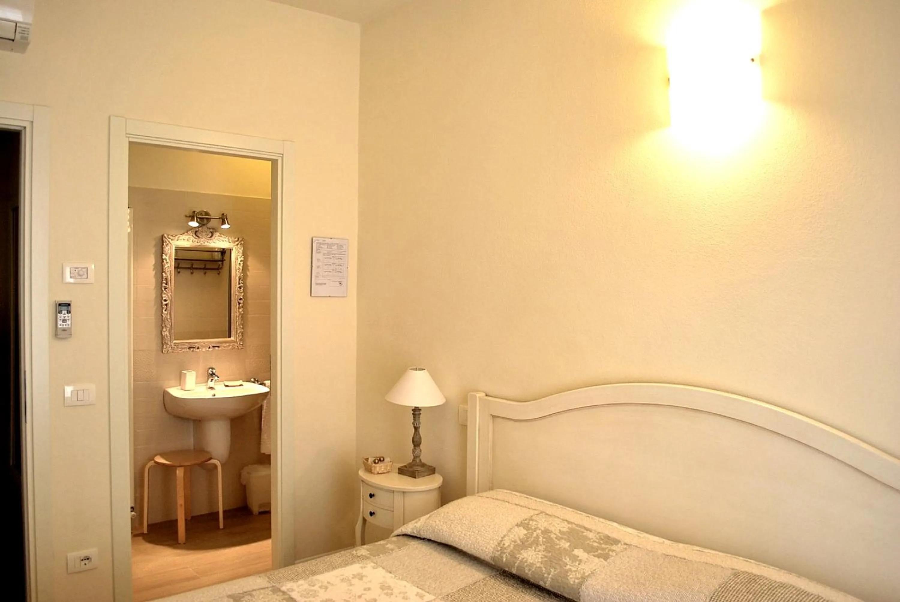 Double or Twin Room with Private Bathroom in B&B Villa Bianca