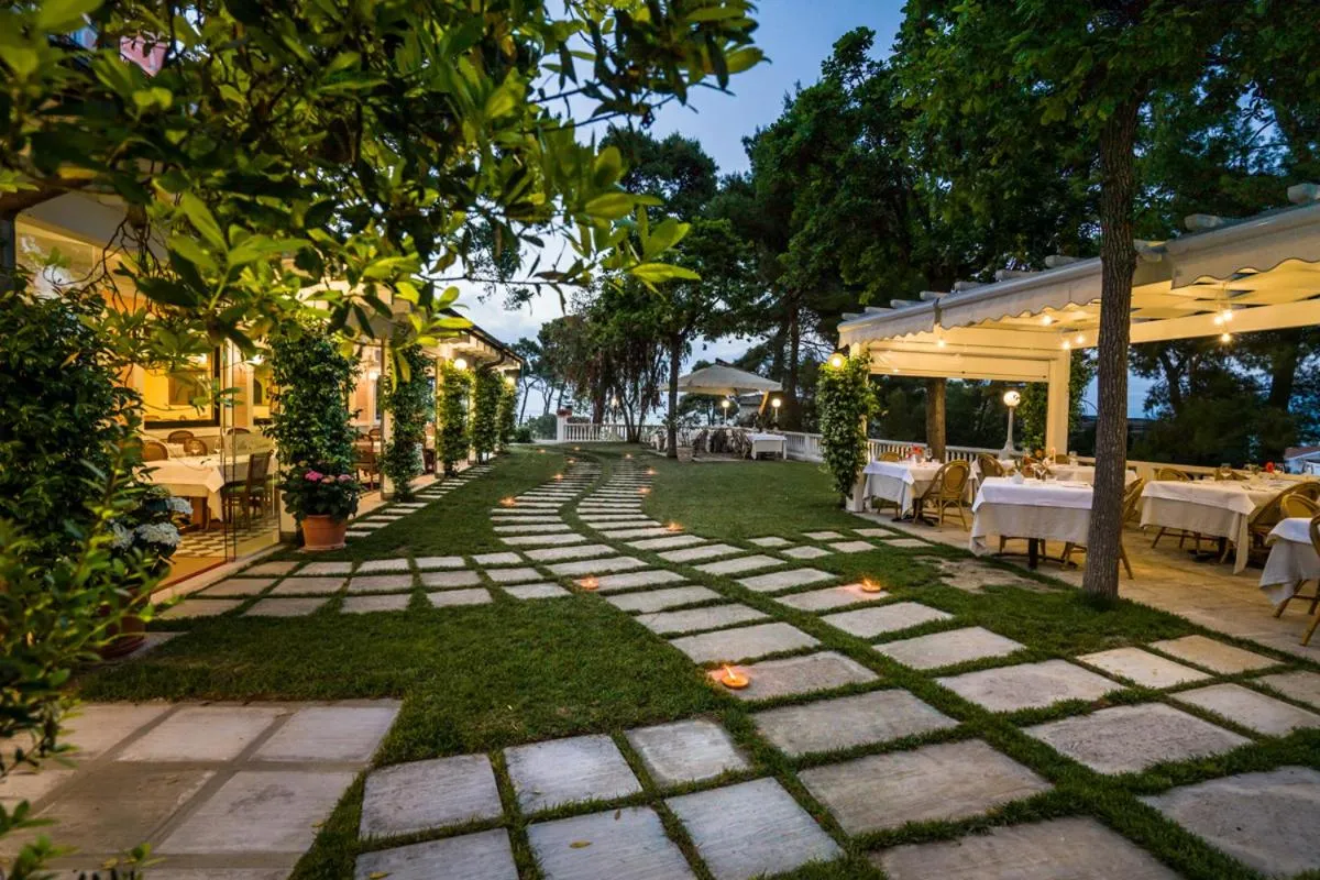 Restaurant/places to eat in Park Hotel Villa Maria