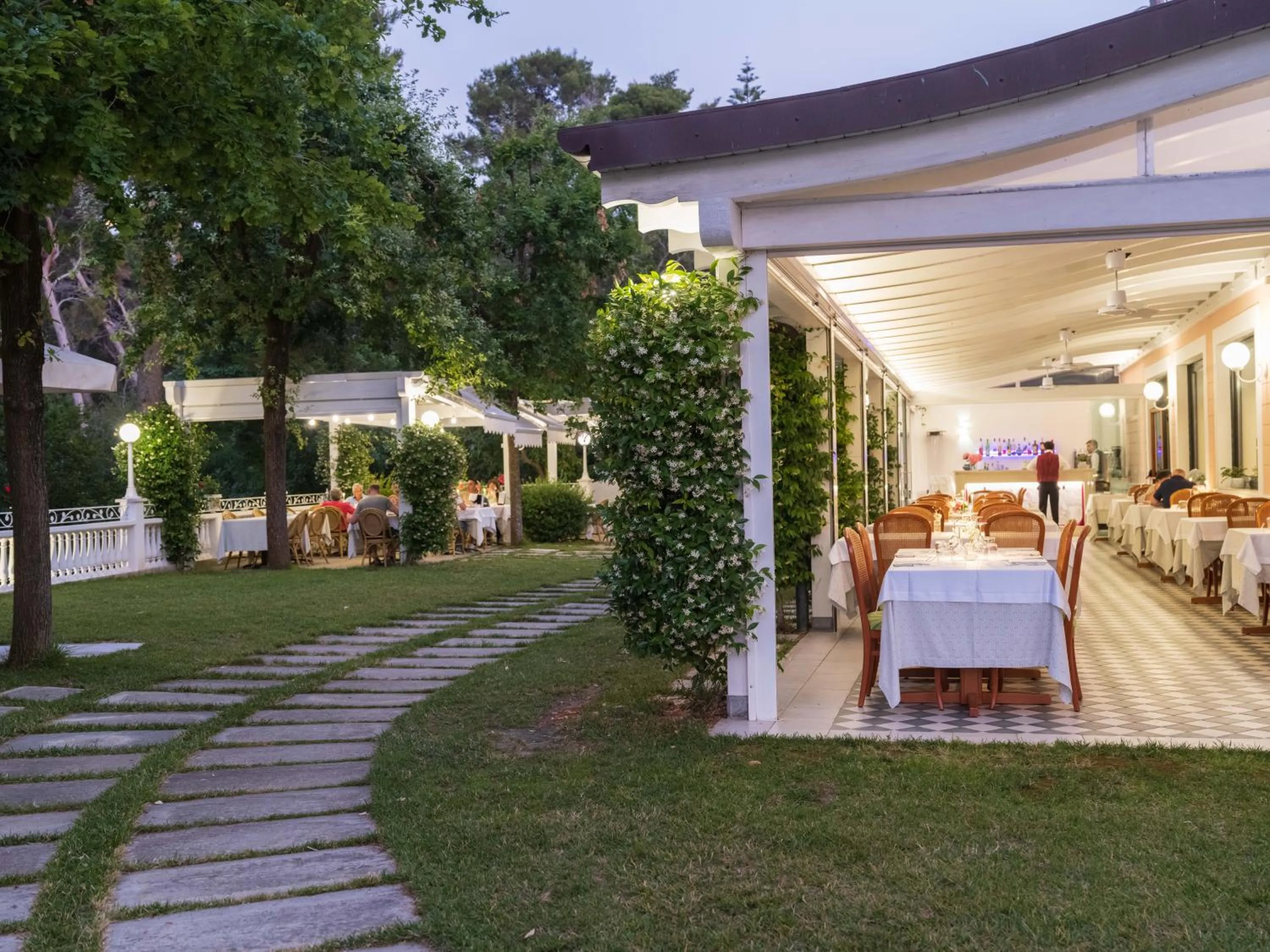 Restaurant/places to eat in Park Hotel Villa Maria