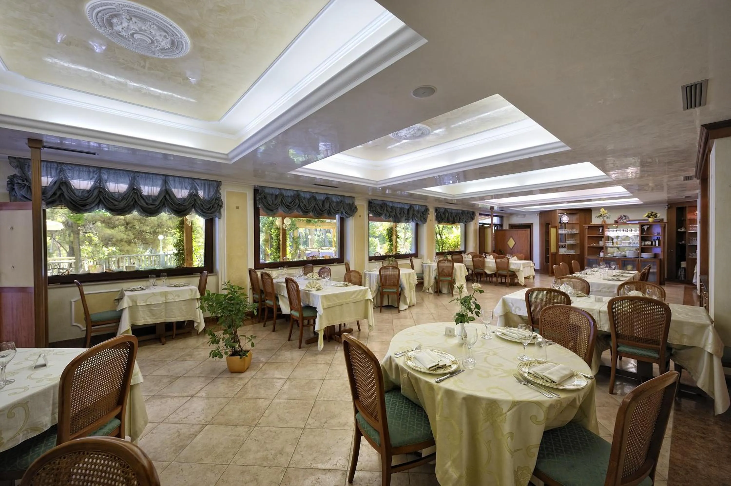 Restaurant/places to eat in Park Hotel Villa Maria