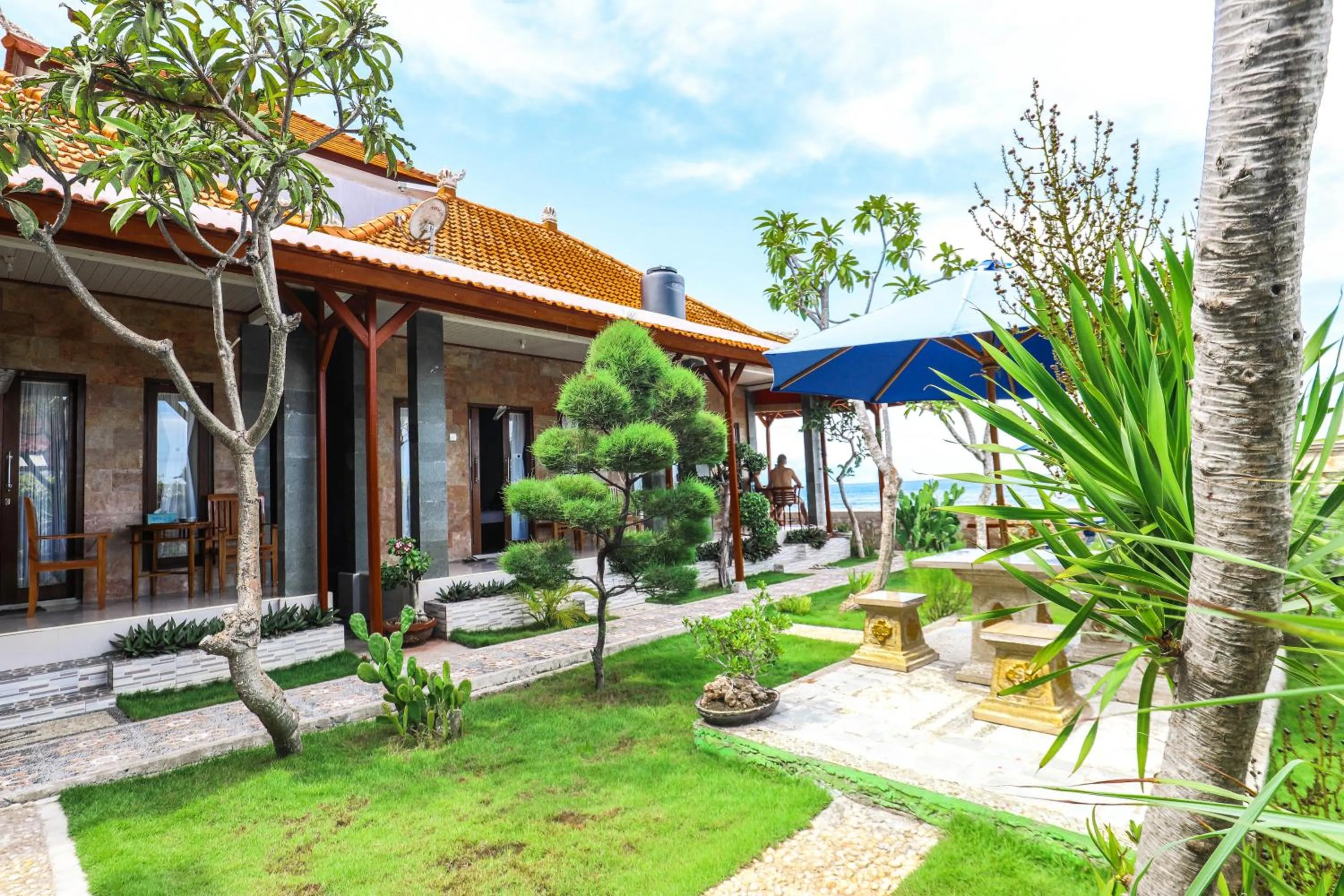 Property building in Swan Beach Inn