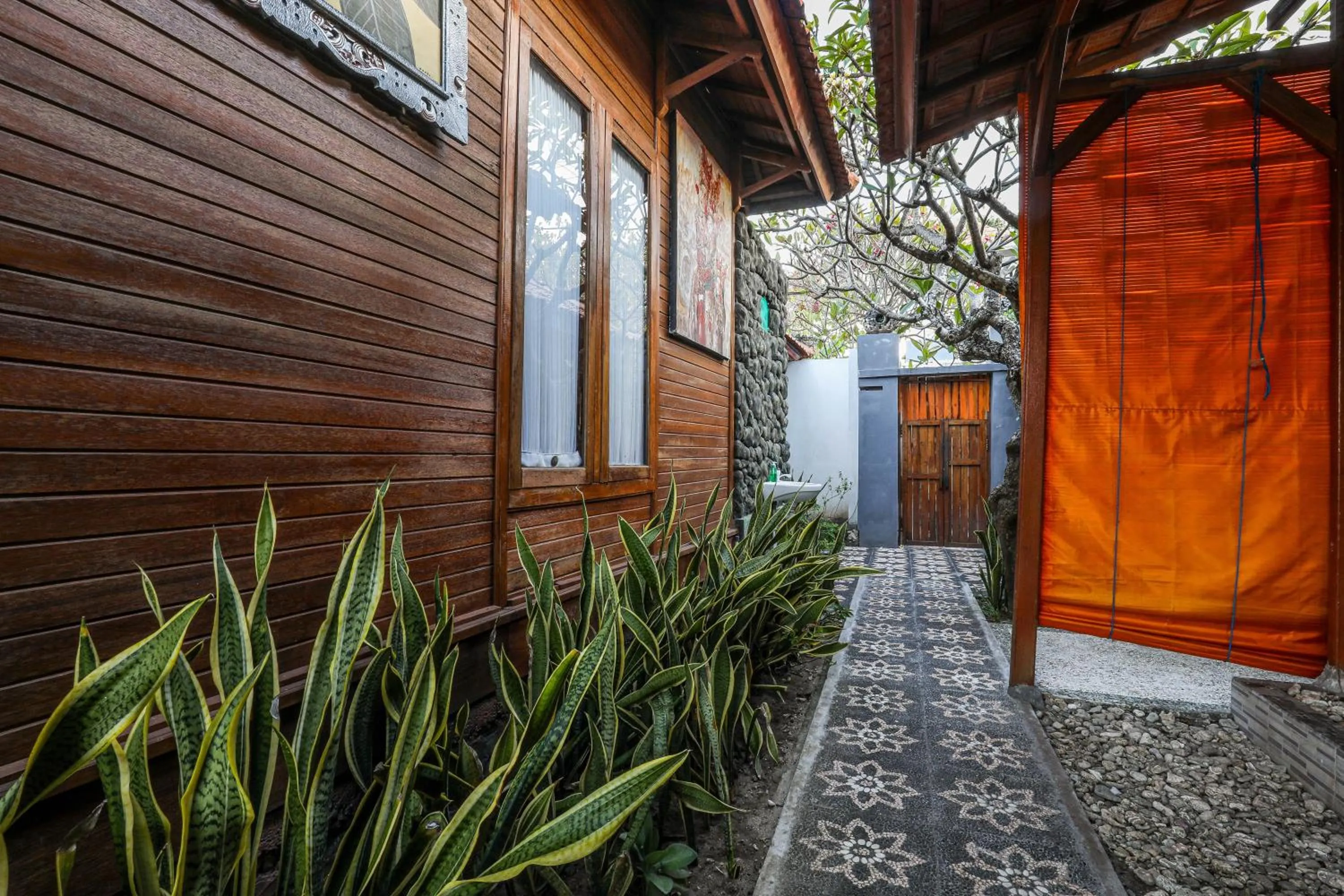 Property building in Swan Beach Inn