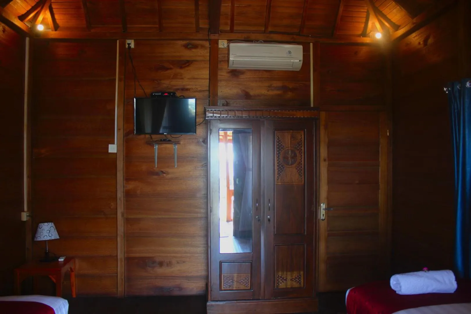 TV and multimedia in Swan Beach Inn