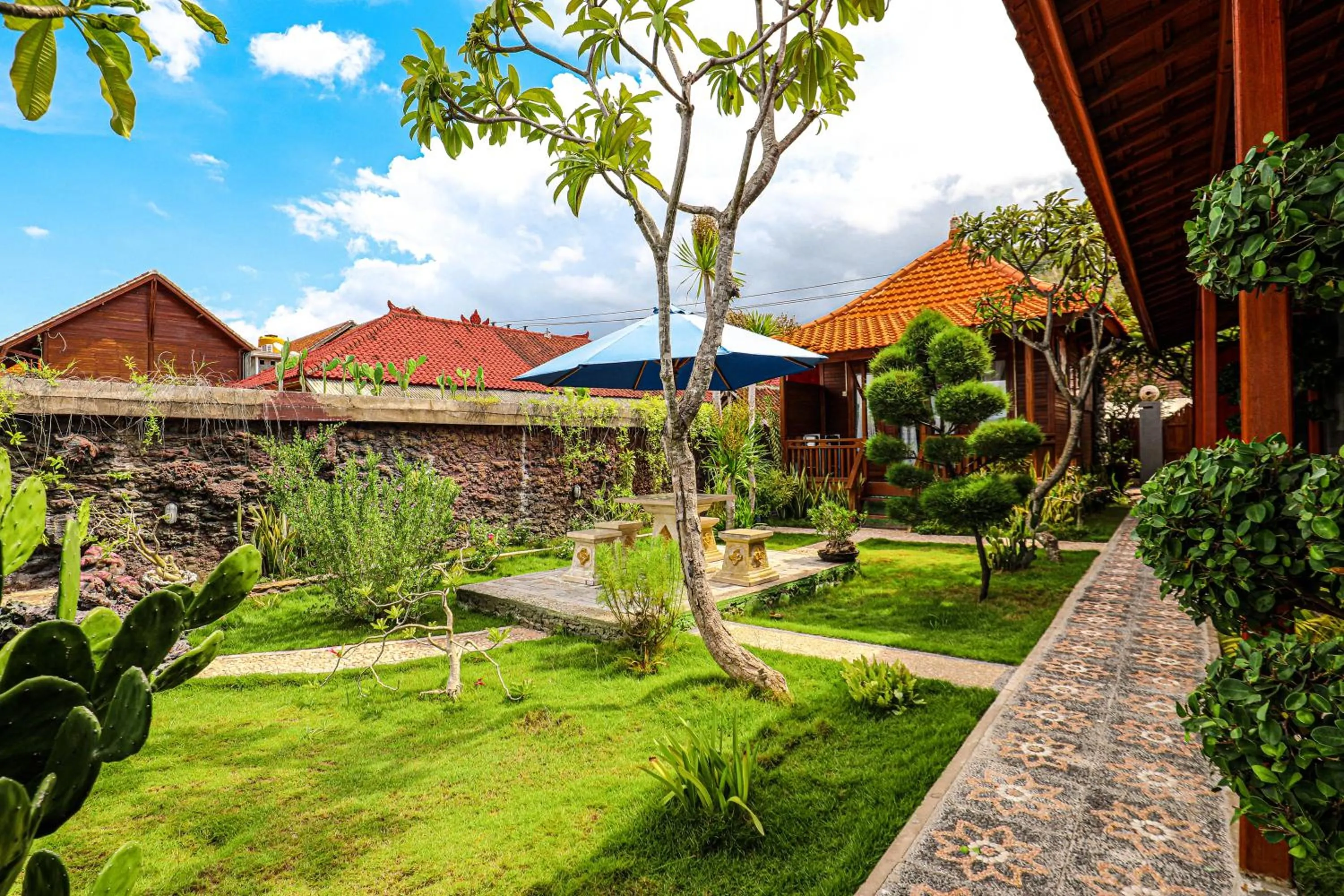 Property building in Swan Beach Inn