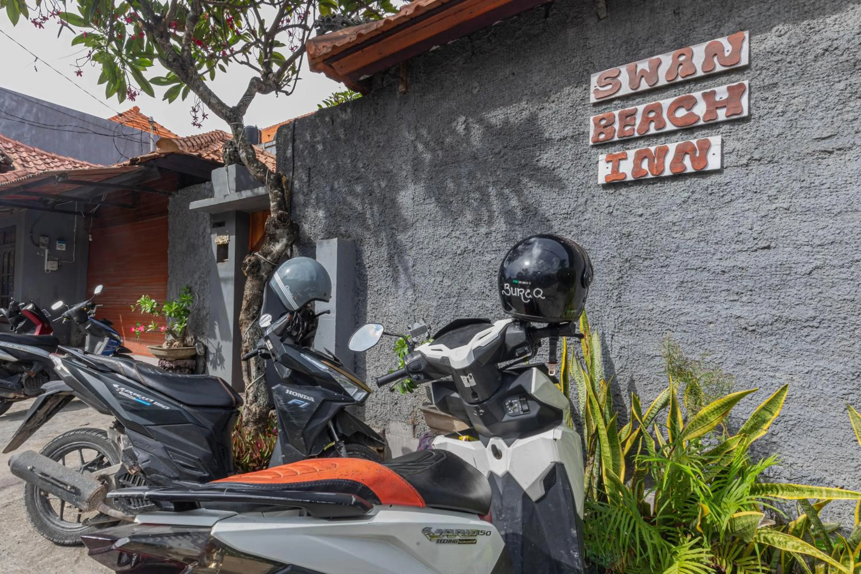 Parking in Swan Beach Inn