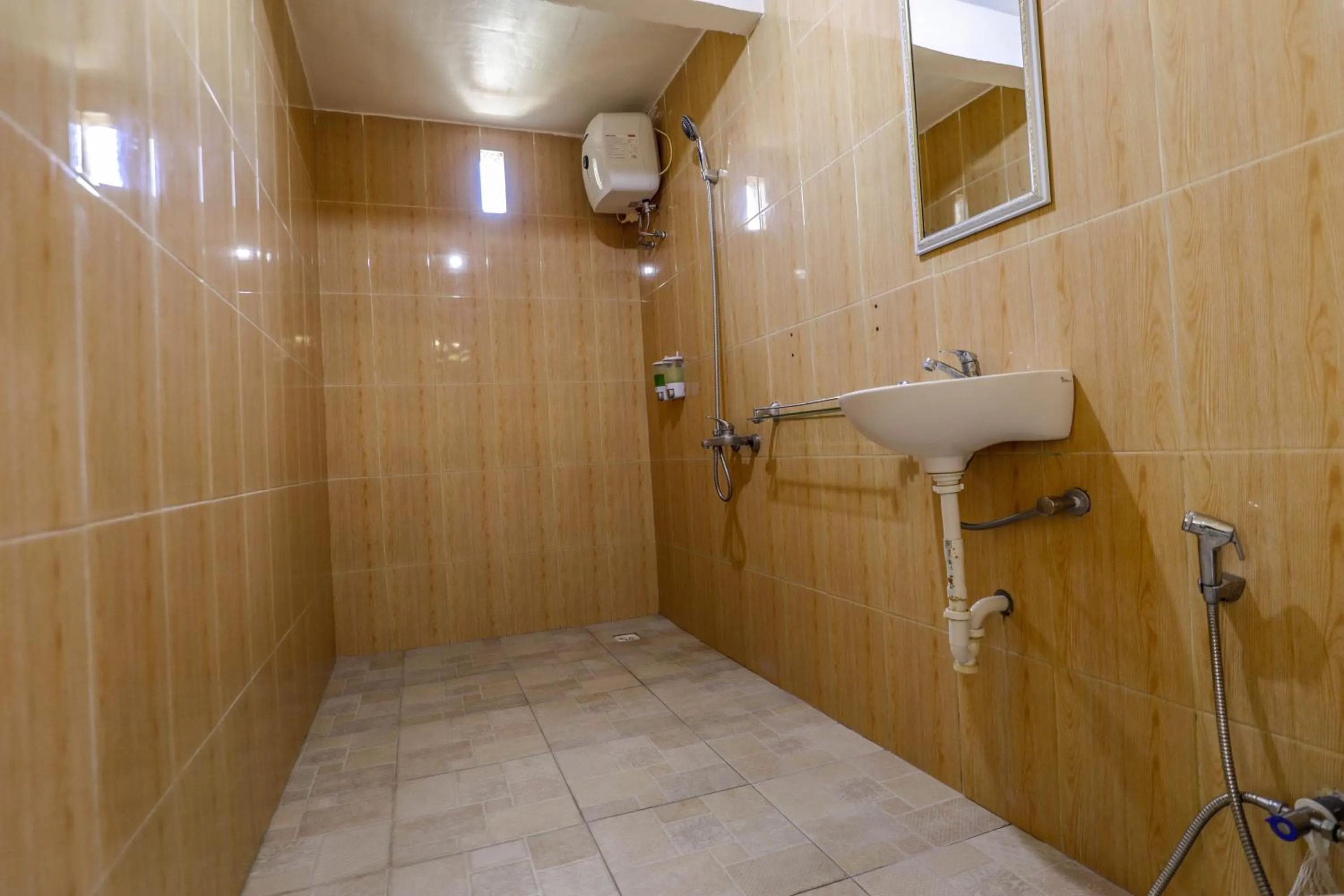 Shower in Swan Beach Inn