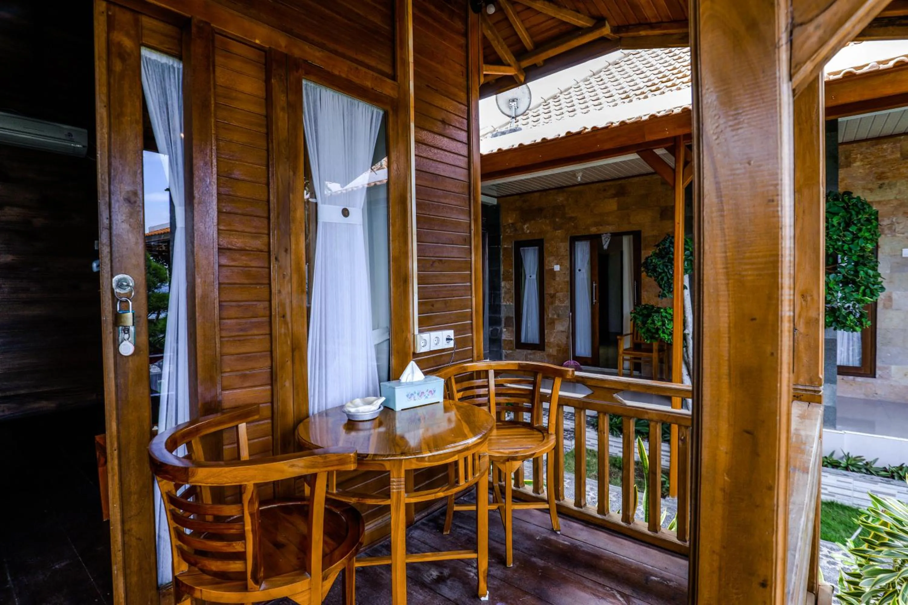 Balcony/Terrace in Swan Beach Inn