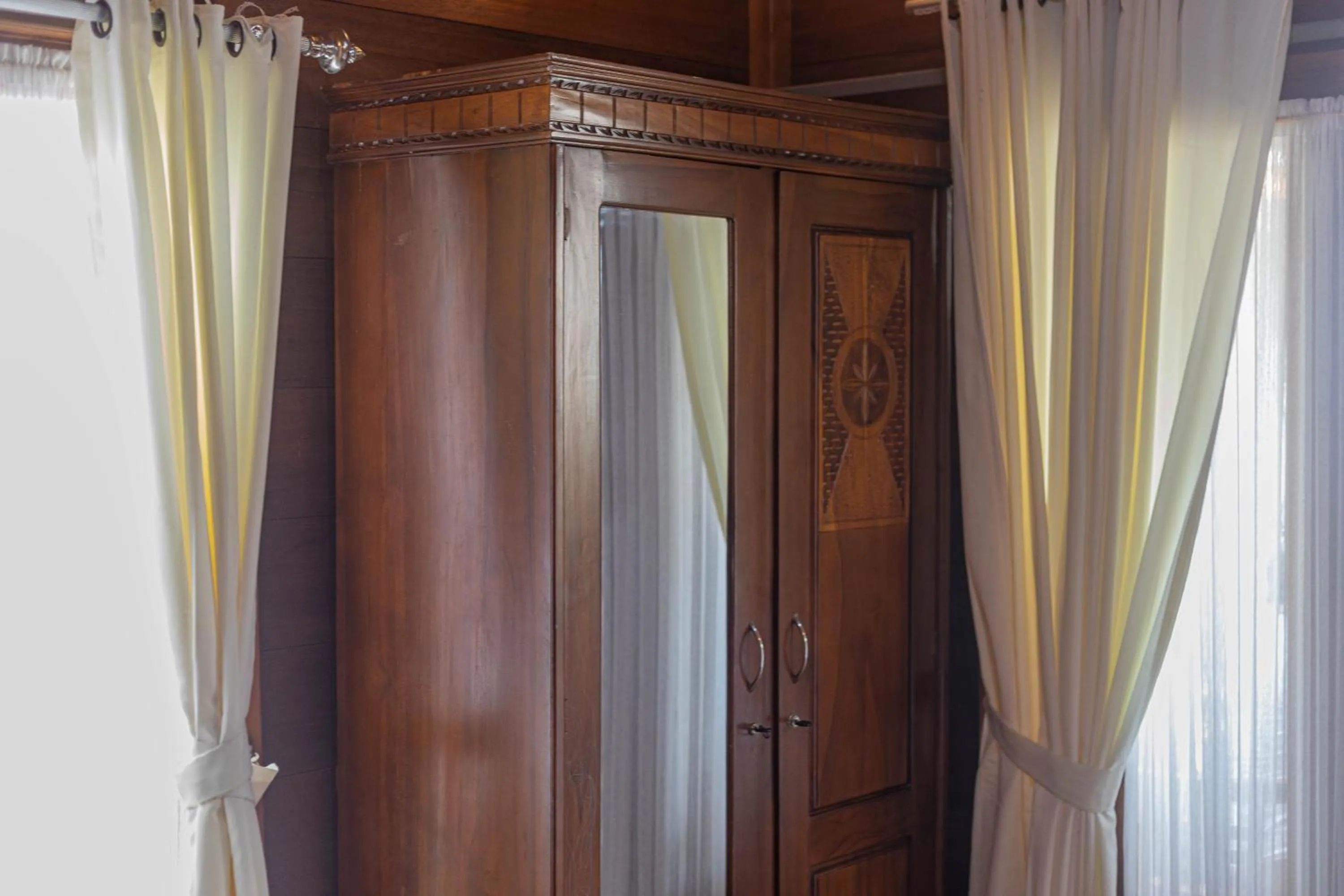 Decorative detail in Swan Beach Inn