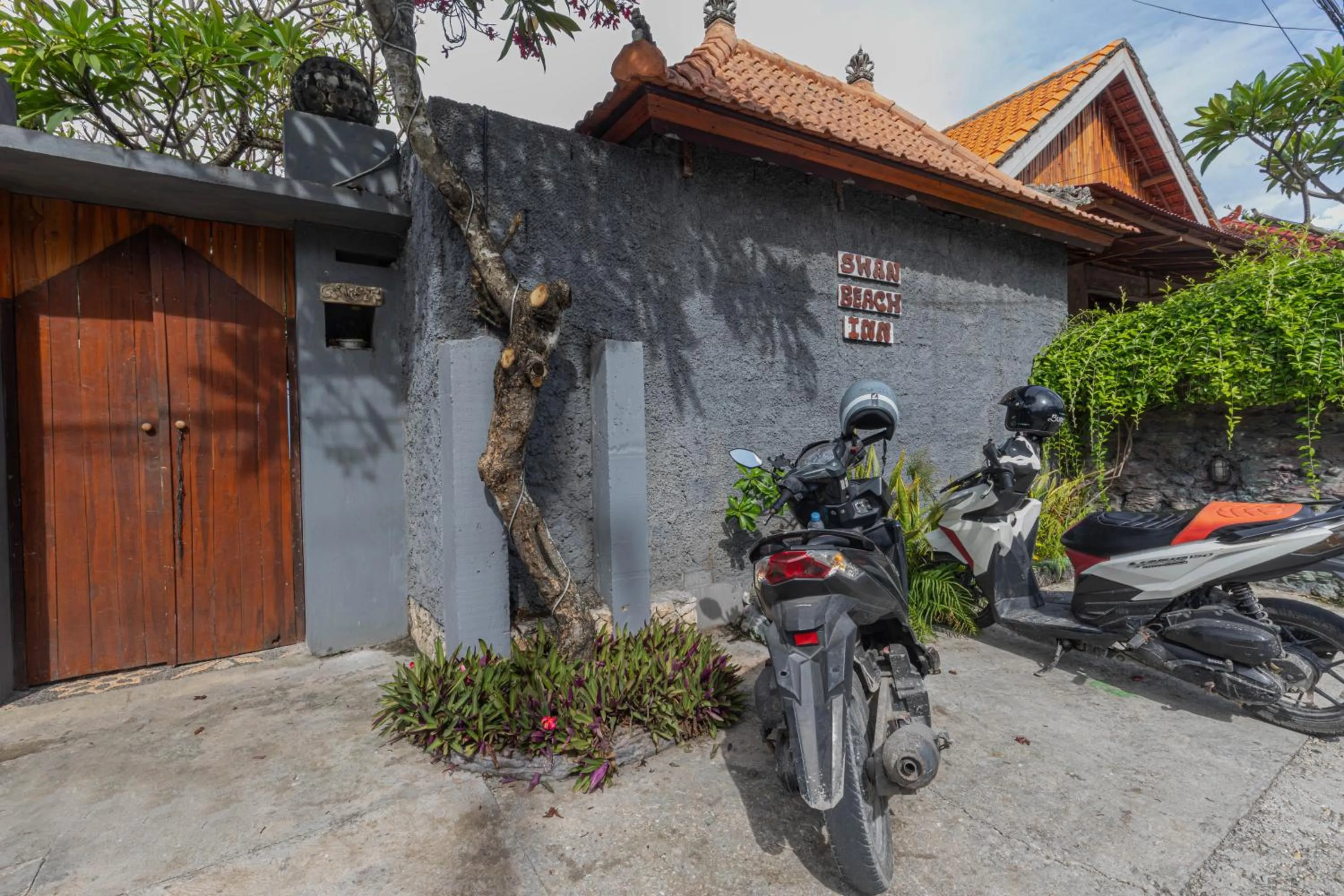 Parking in Swan Beach Inn