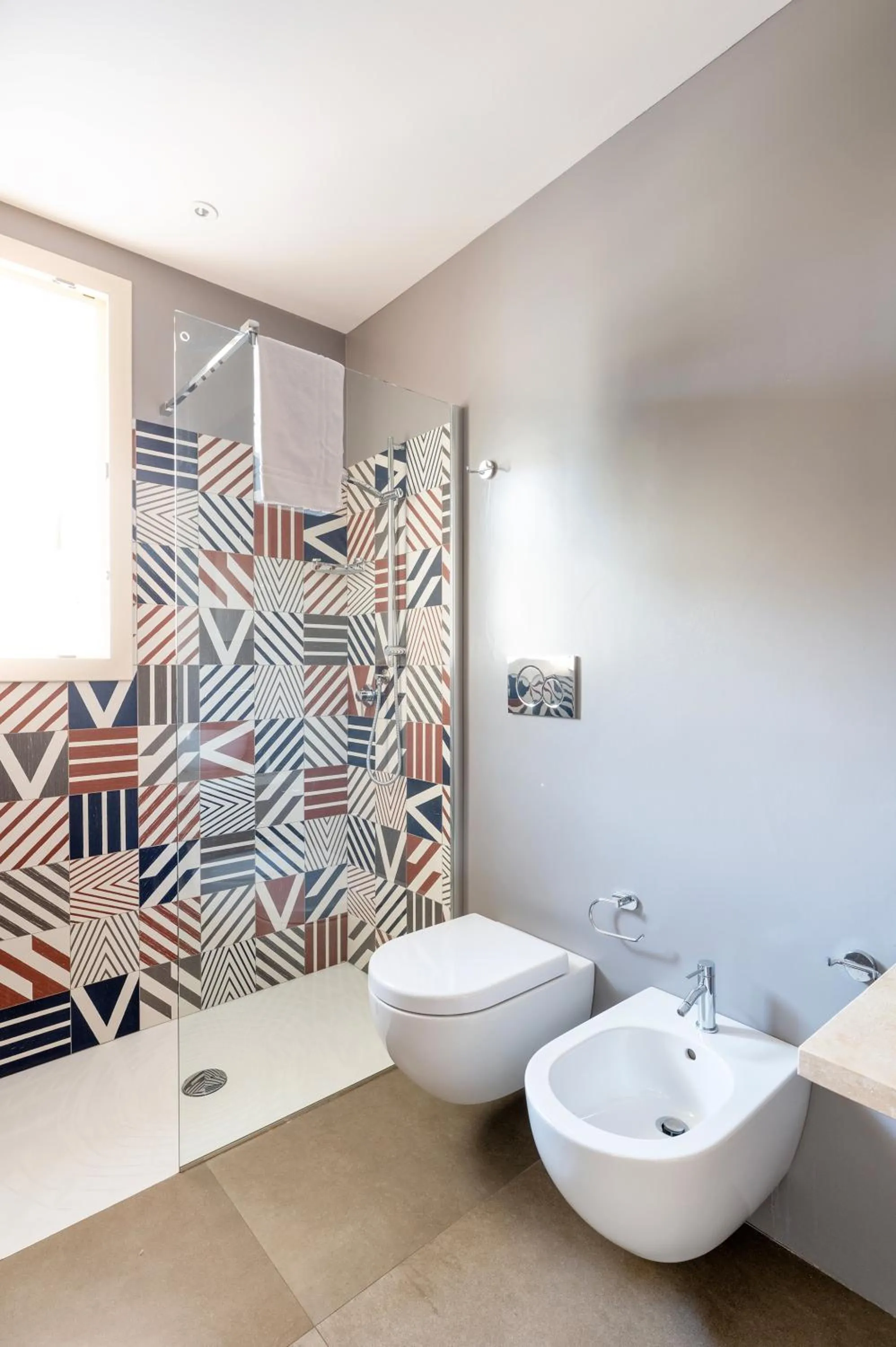 Shower in Serafini Rooms