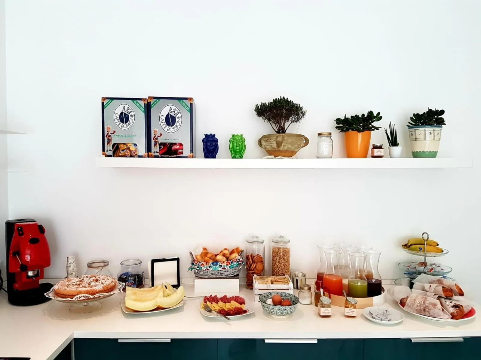 Food and drinks in Serafini Rooms