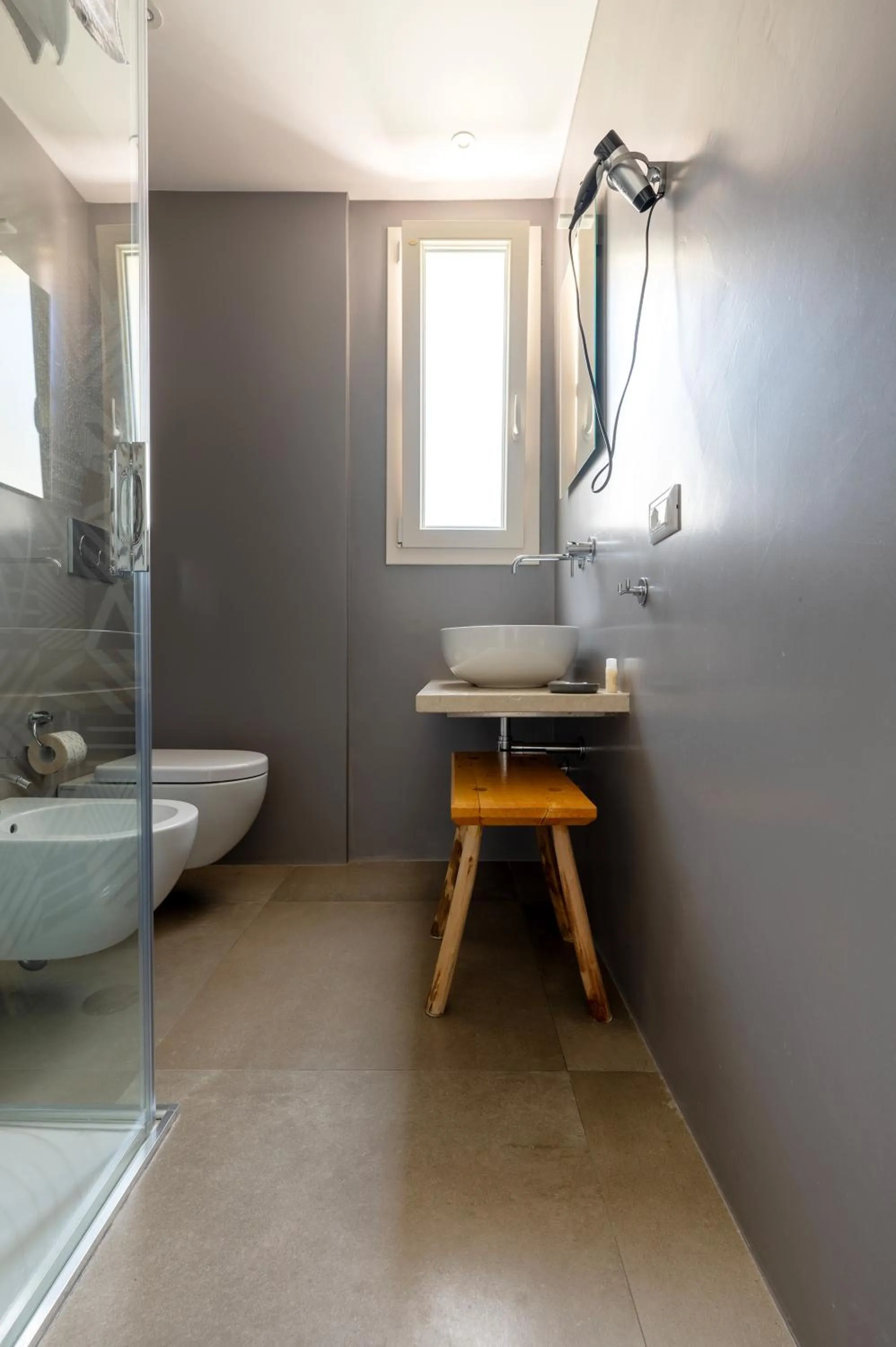 Shower in Serafini Rooms