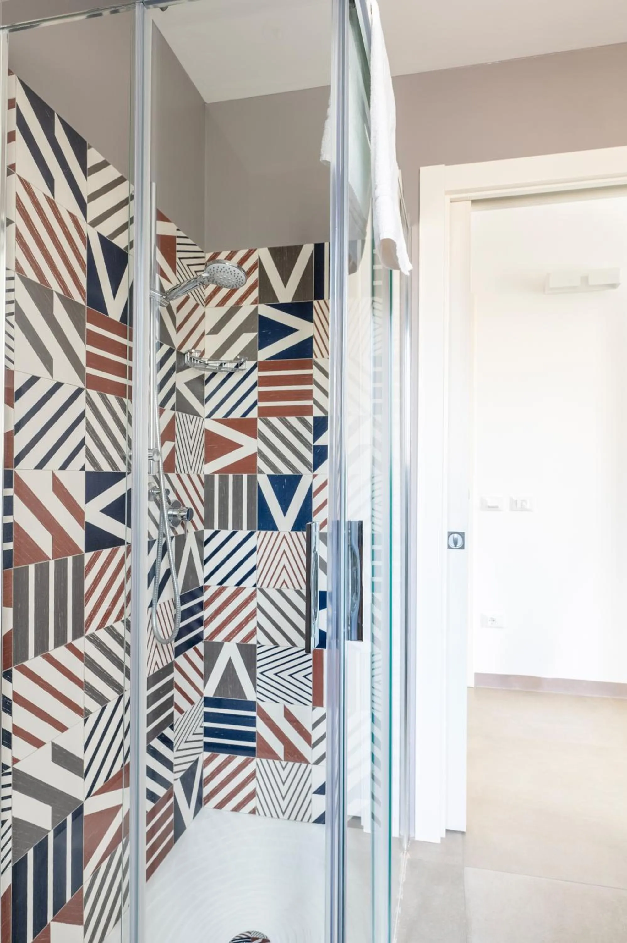 Shower in Serafini Rooms