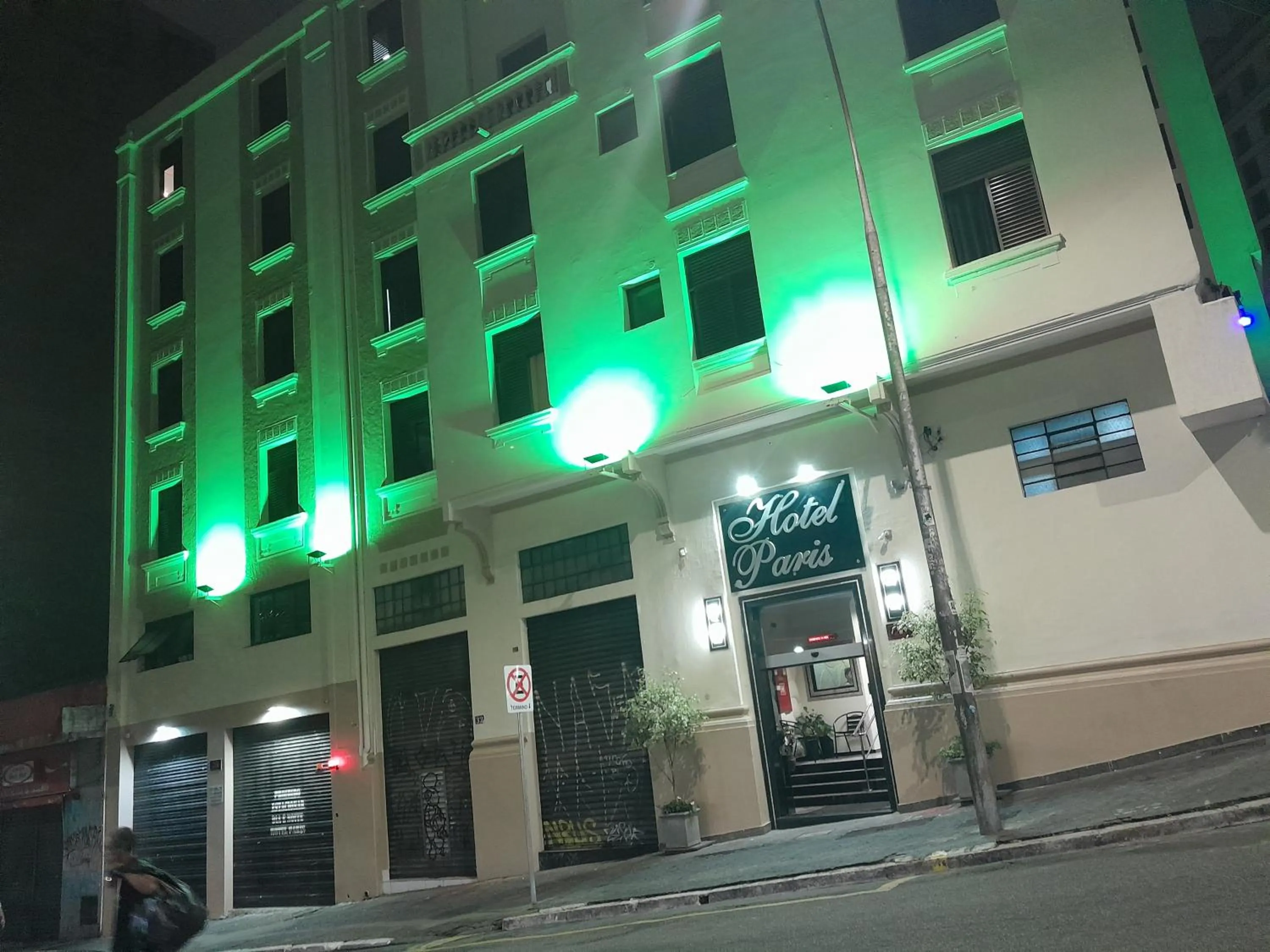 Property building in Hotel Paris