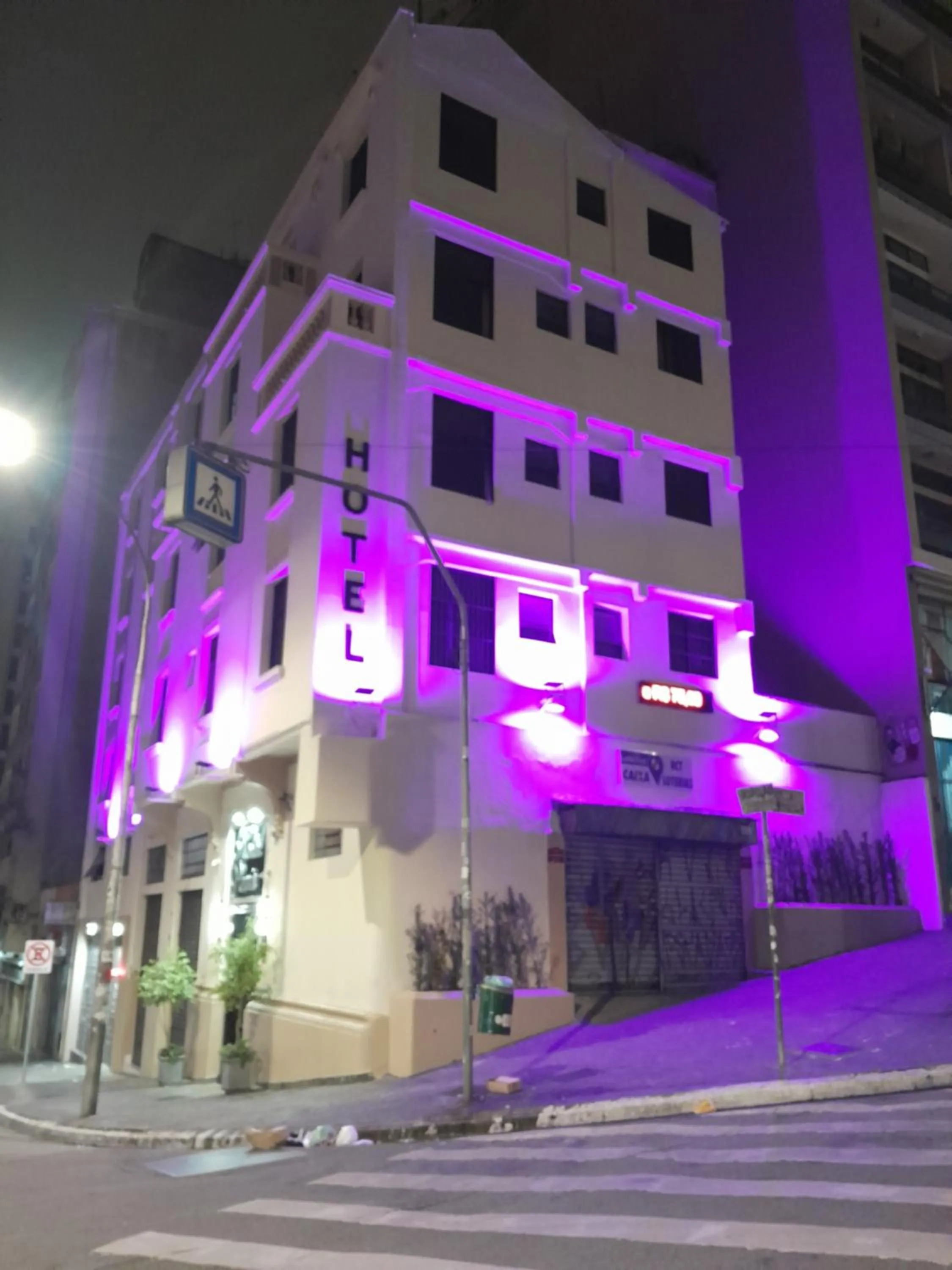 Property building in Hotel Paris