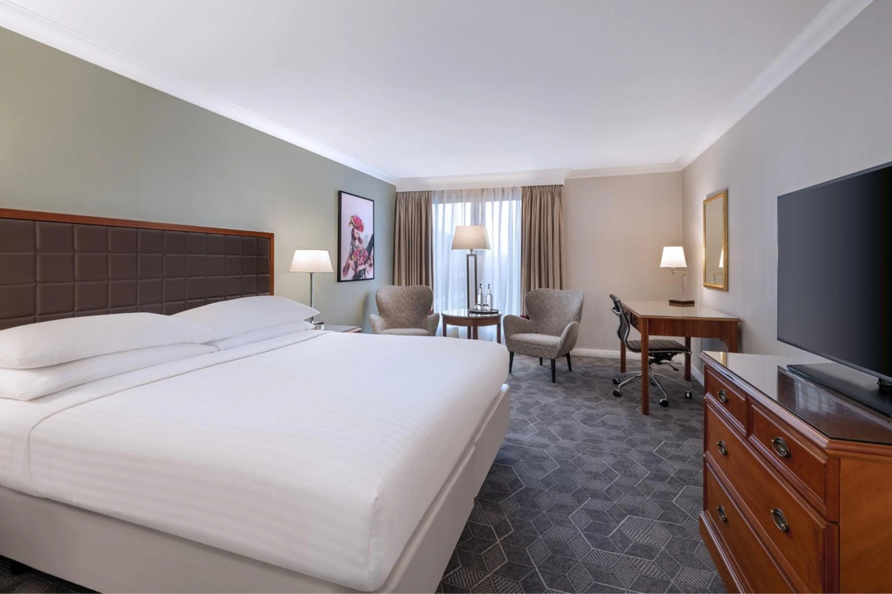 Photo of the whole room, Bed in Delta Hotels by Marriott Heathrow Windsor