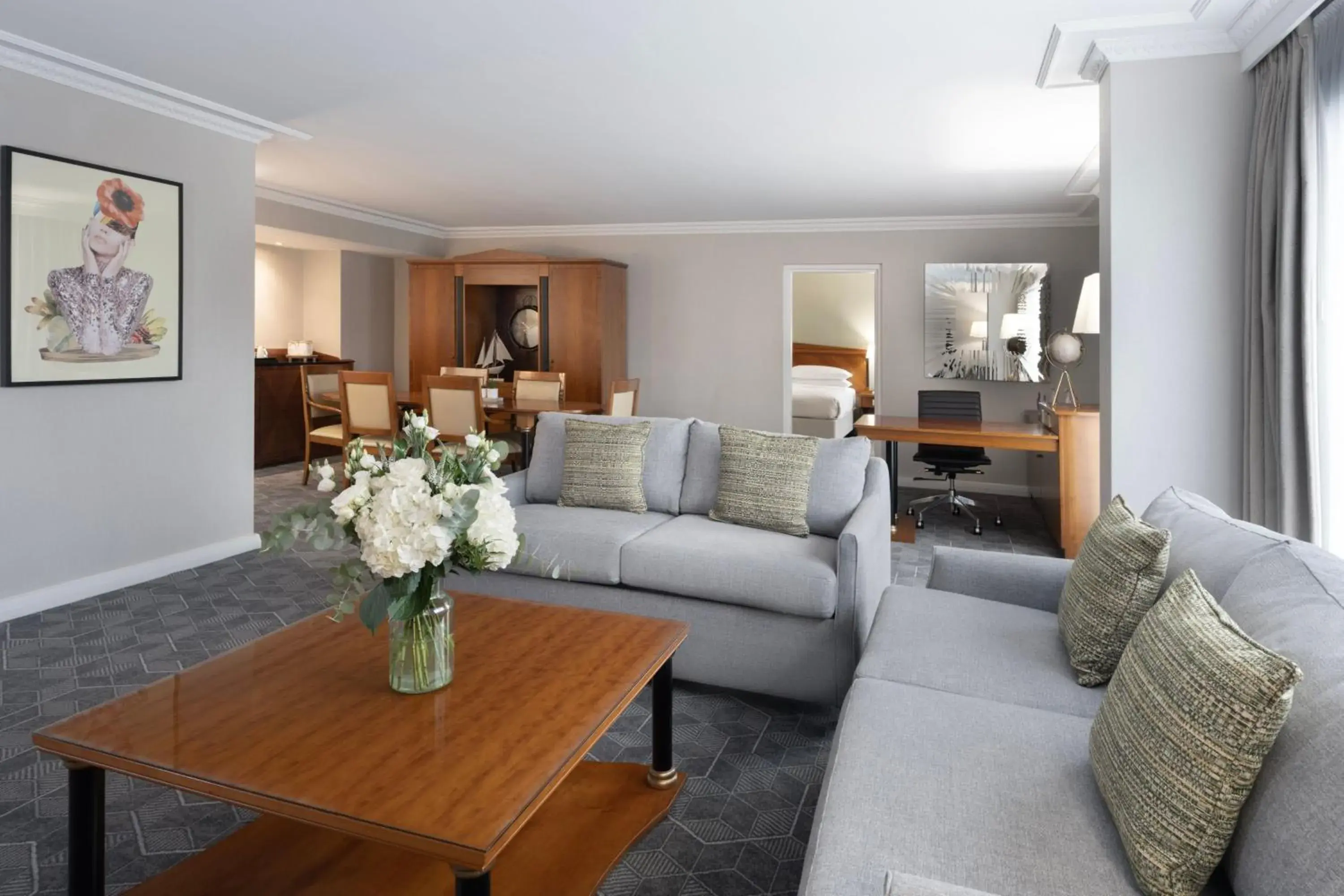 Living room in Delta Hotels by Marriott Heathrow Windsor Living room in Delta Hotels by Marriott Heathrow Windsor