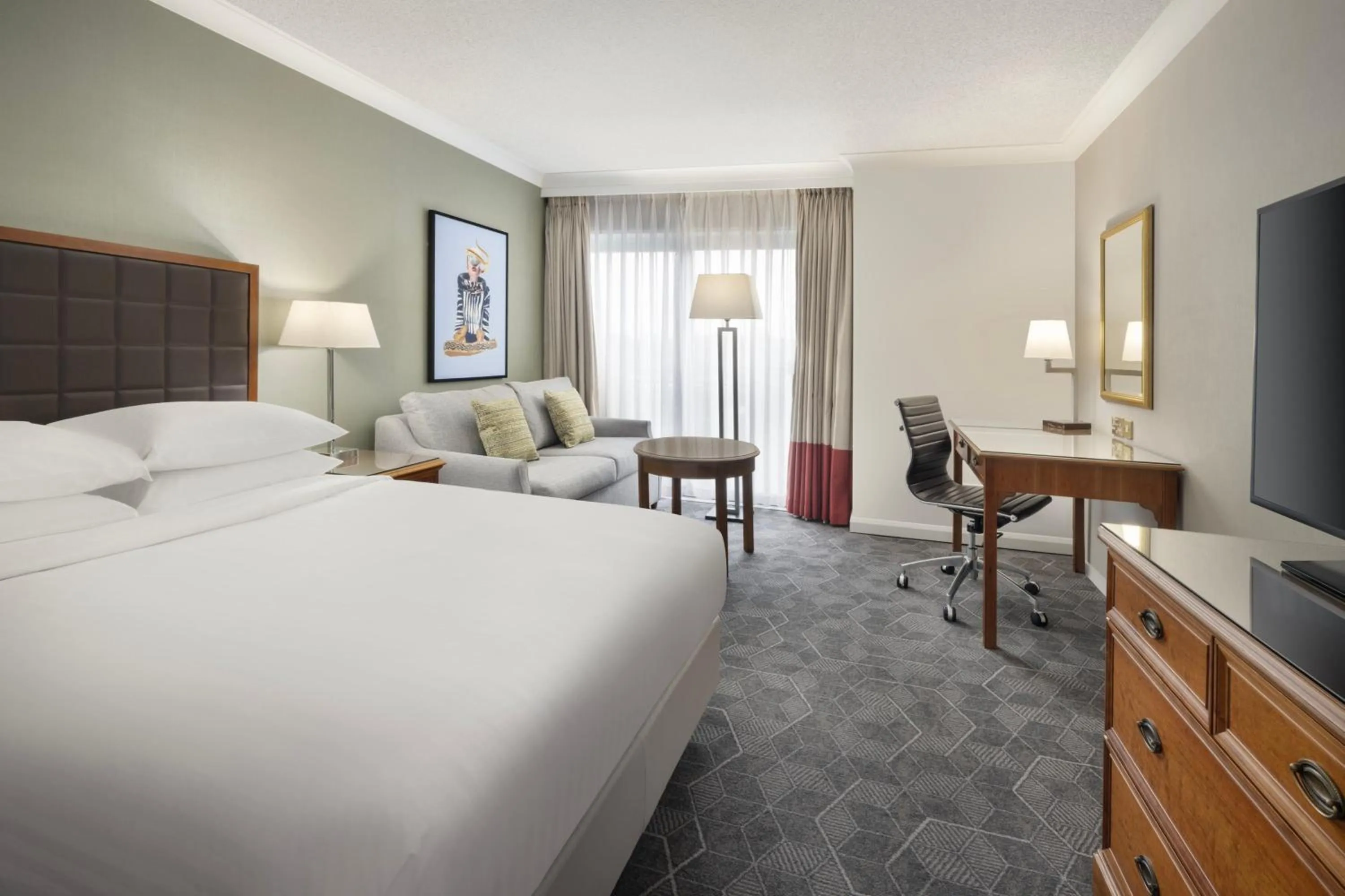 Photo of the whole room, Bed in Delta Hotels by Marriott Heathrow Windsor