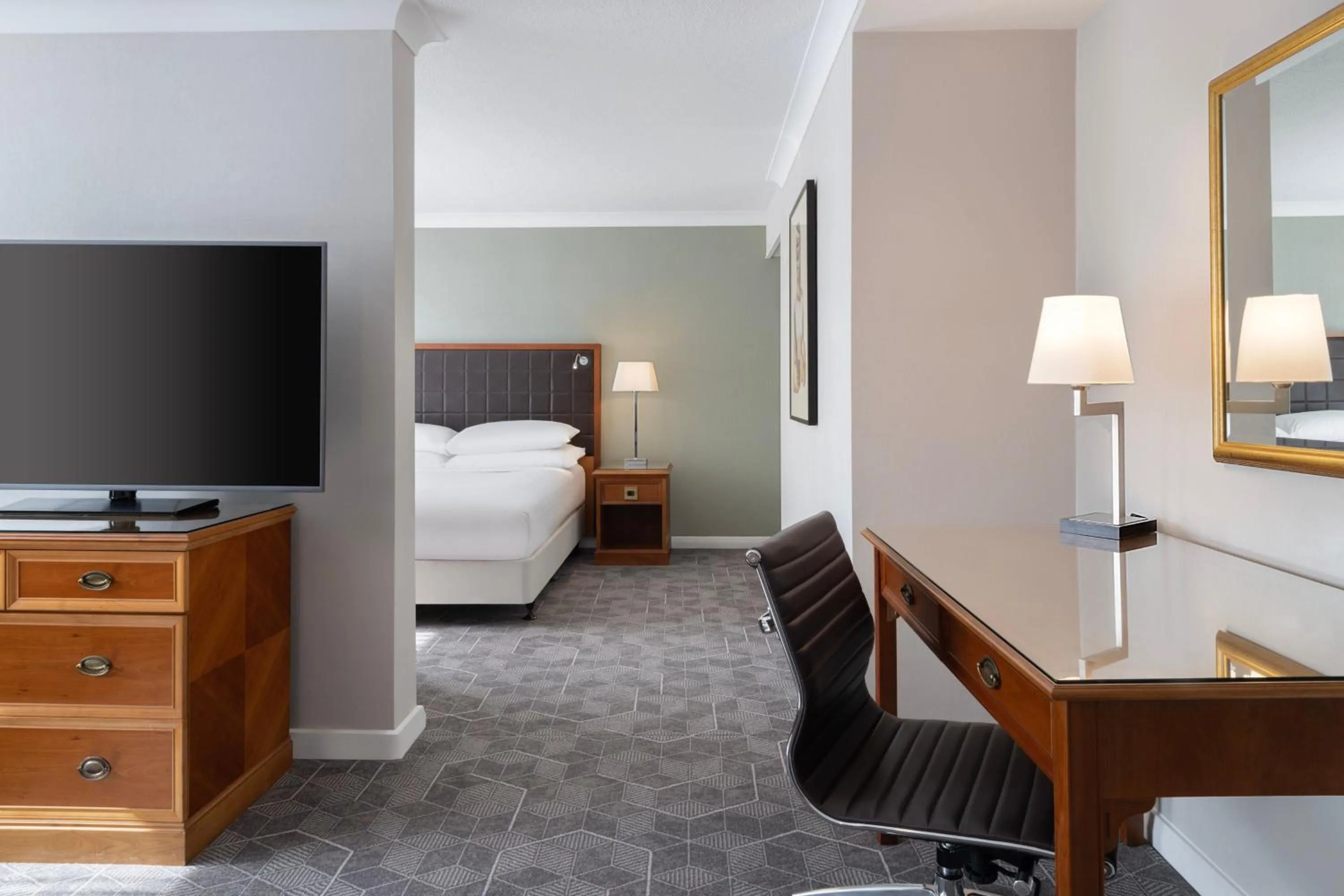 Photo of the whole room, Bed in Delta Hotels by Marriott Heathrow Windsor