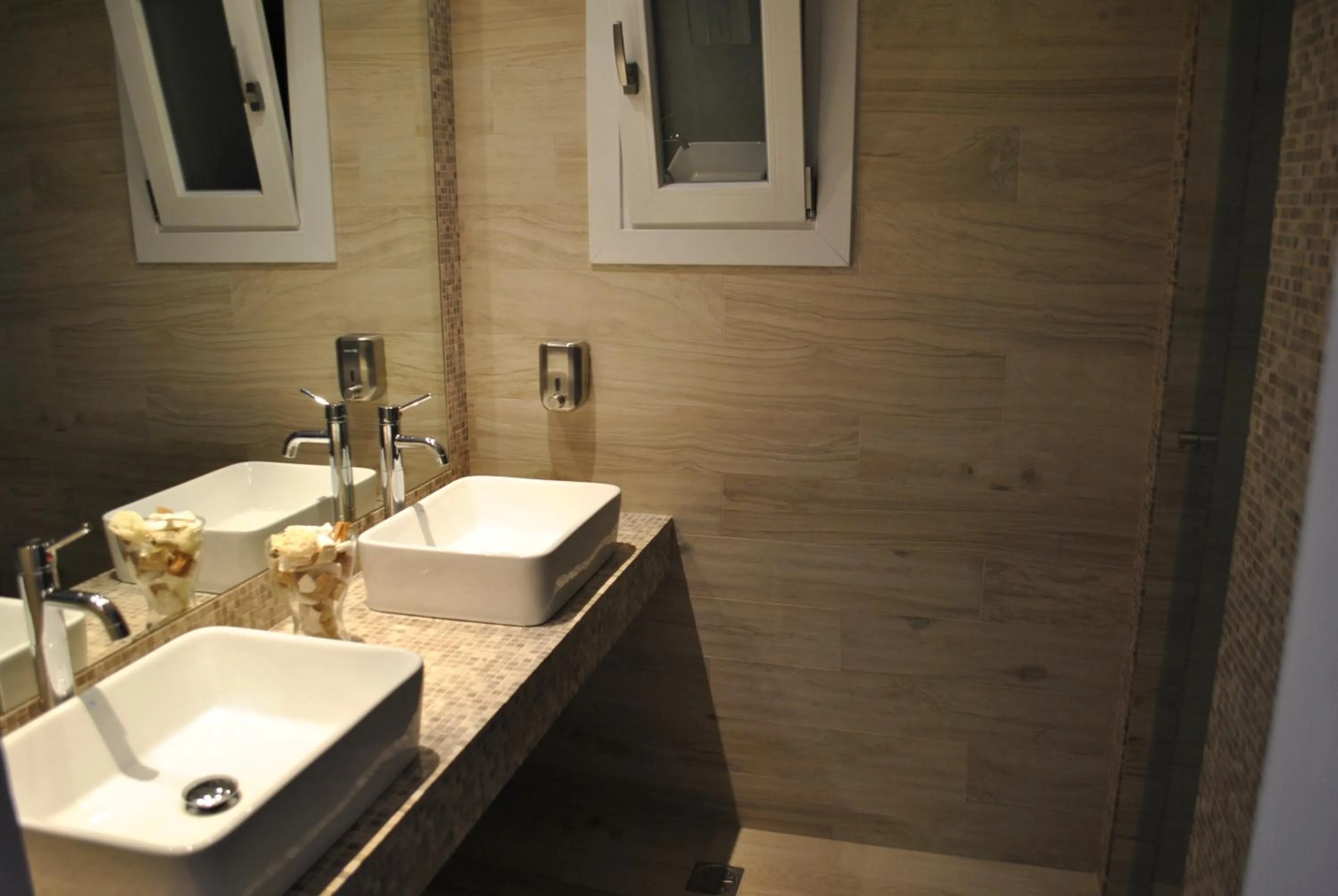 Toilet in Petinaros Hotel