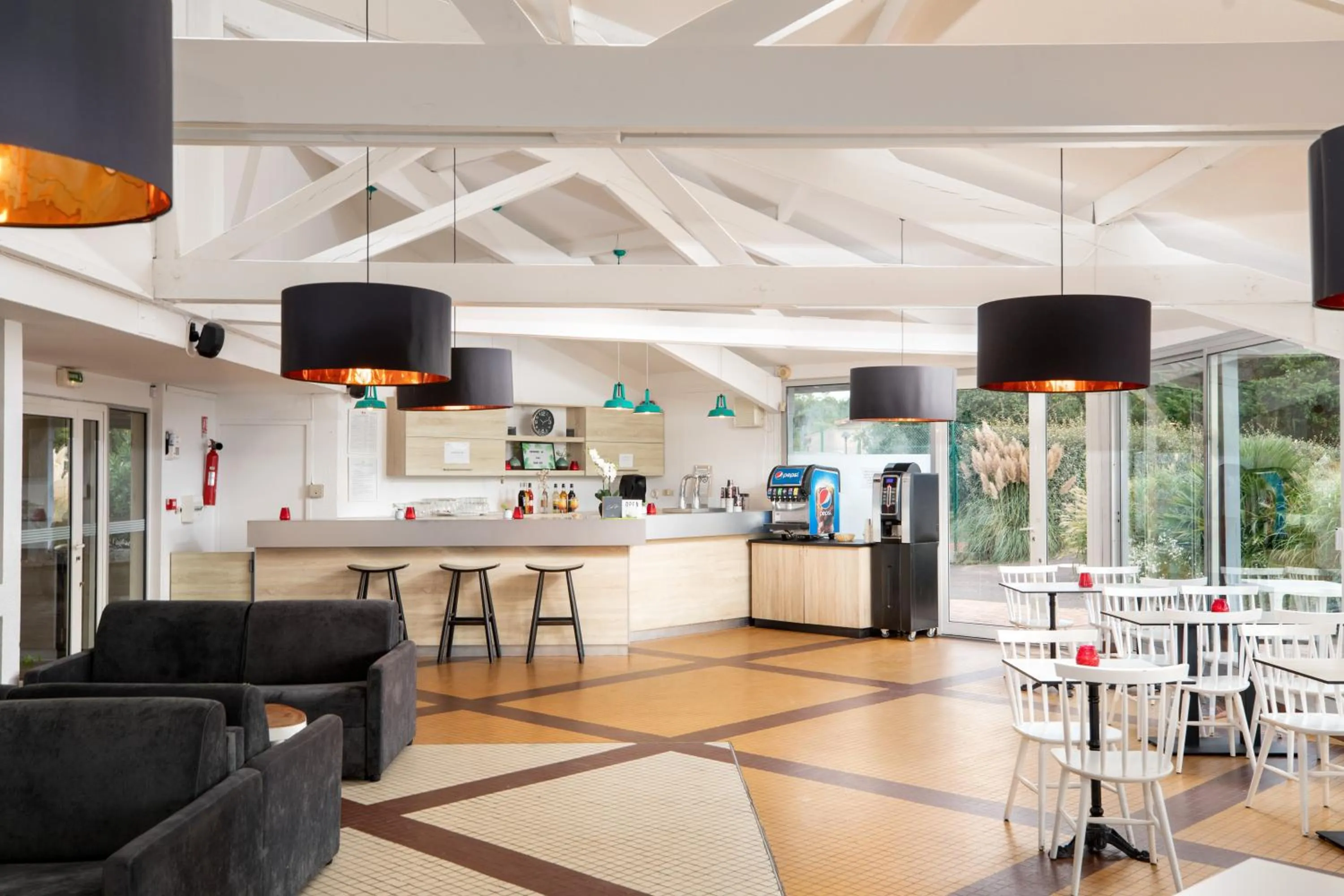 Lounge or bar in SOWELL Family Pignada Plage