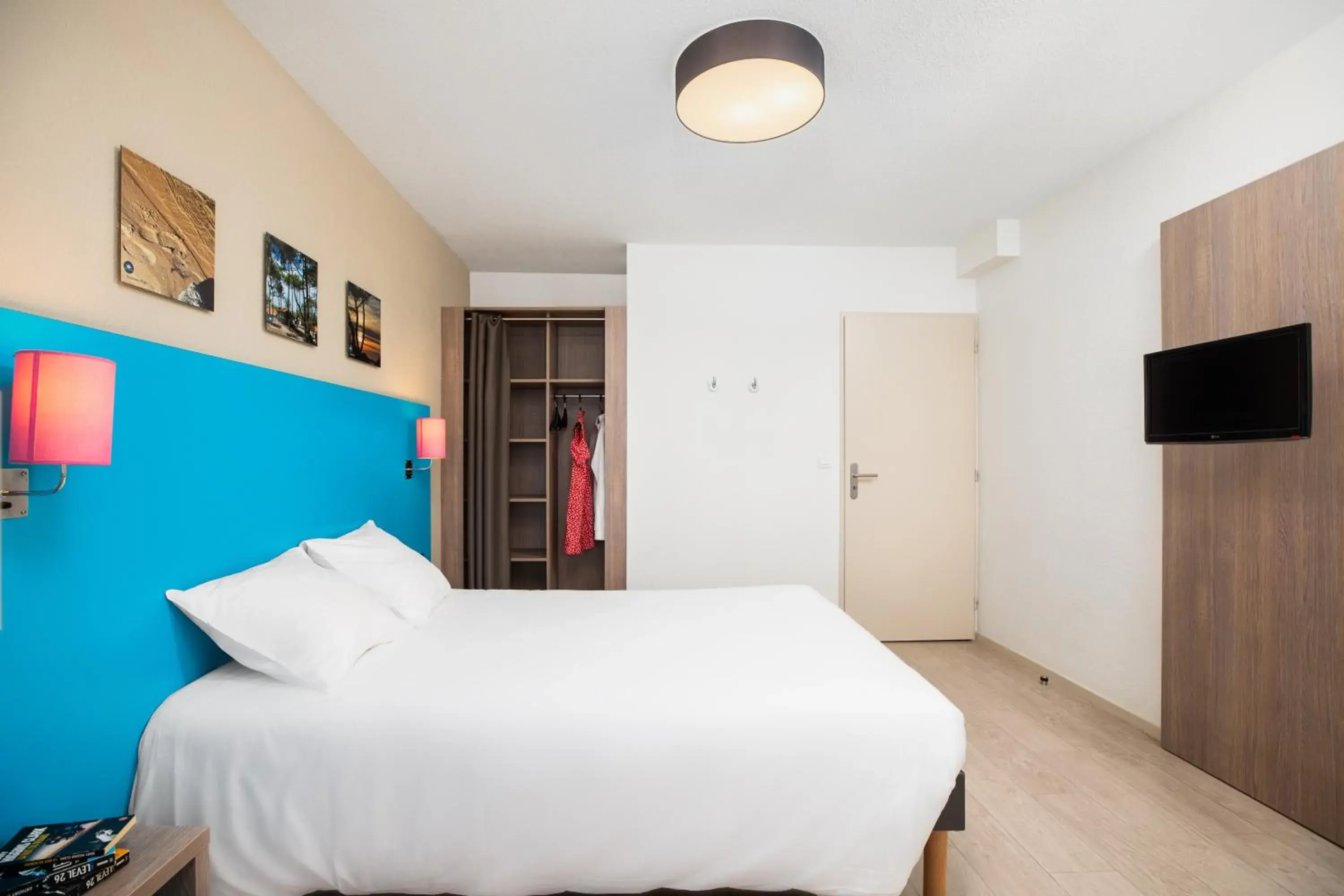 Photo of the whole room, Bed in SOWELL Family Pignada Plage Photo of the whole room, Bed in SOWELL Family Pignada Plage