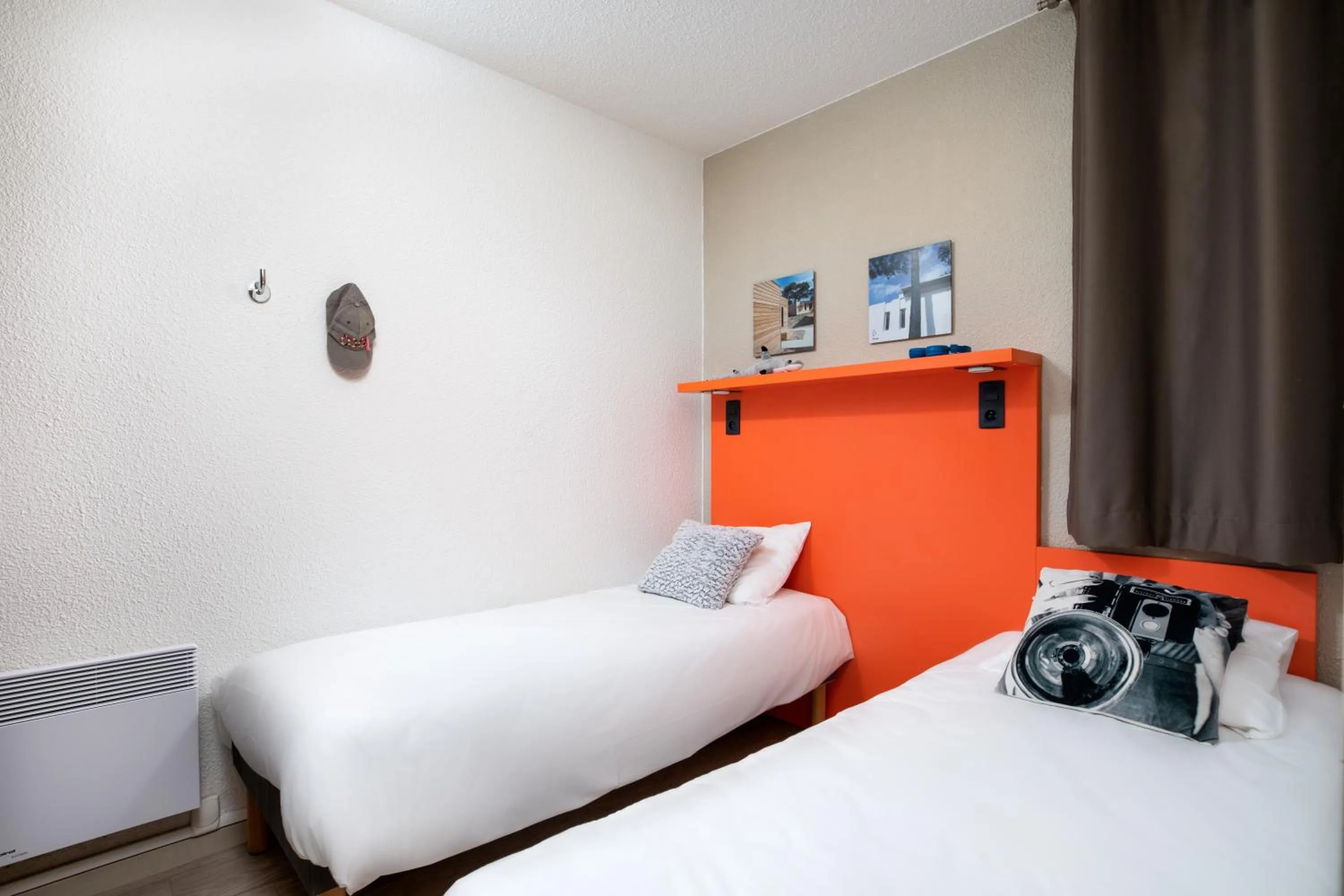 Bedroom, Bed in SOWELL Family Pignada Plage