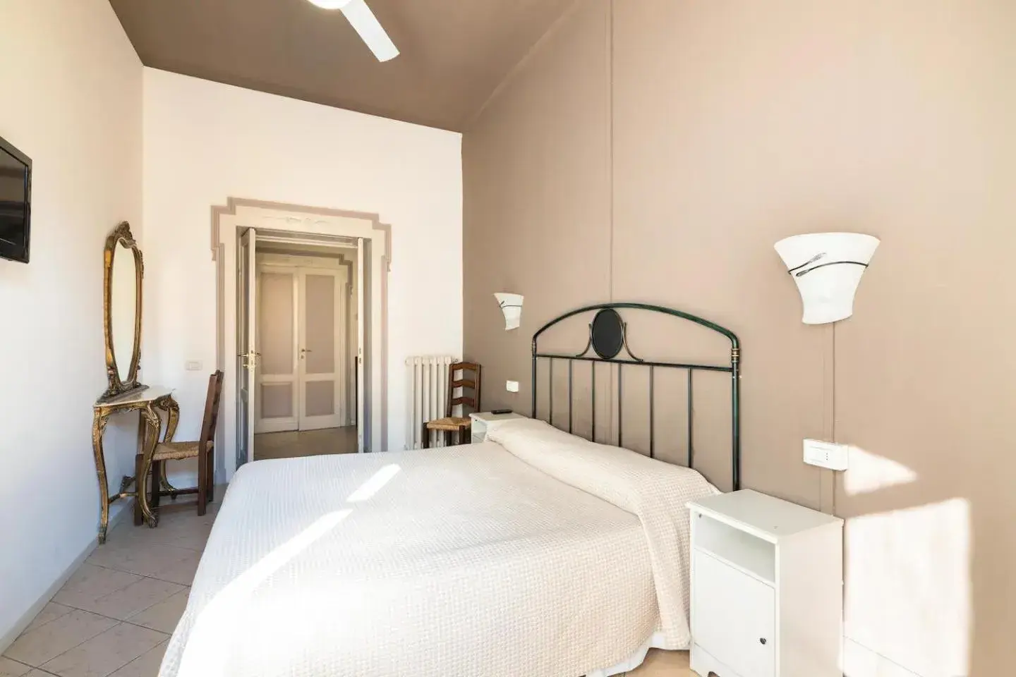 Decorative detail, Bed in Stop & Sleep Bergamo Decorative detail, Bed in Stop & Sleep Bergamo