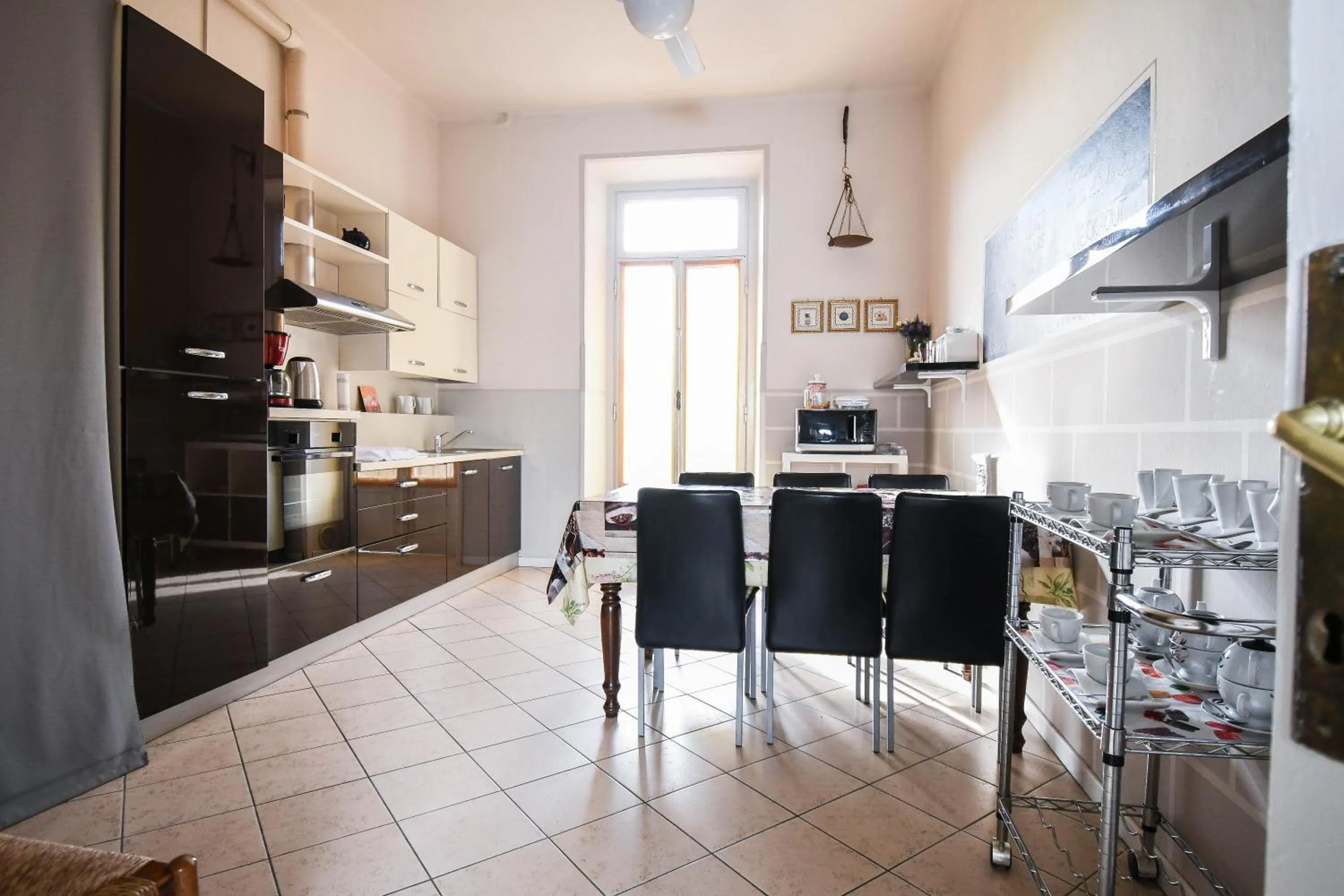 Communal kitchen in Stop & Sleep Bergamo