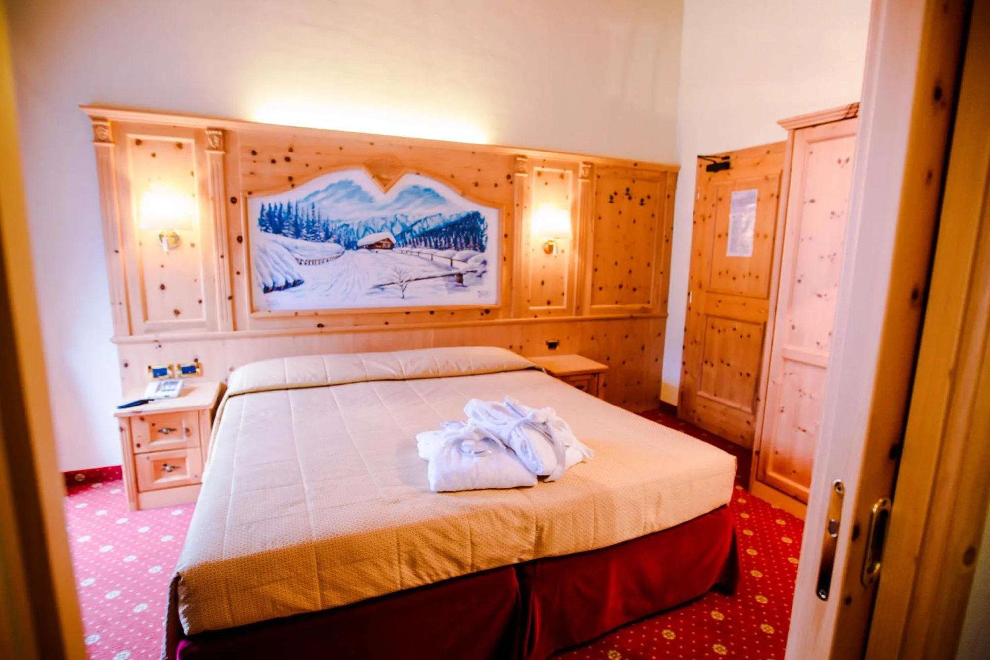 Bed in Albergo Dimaro Wellness Hotel