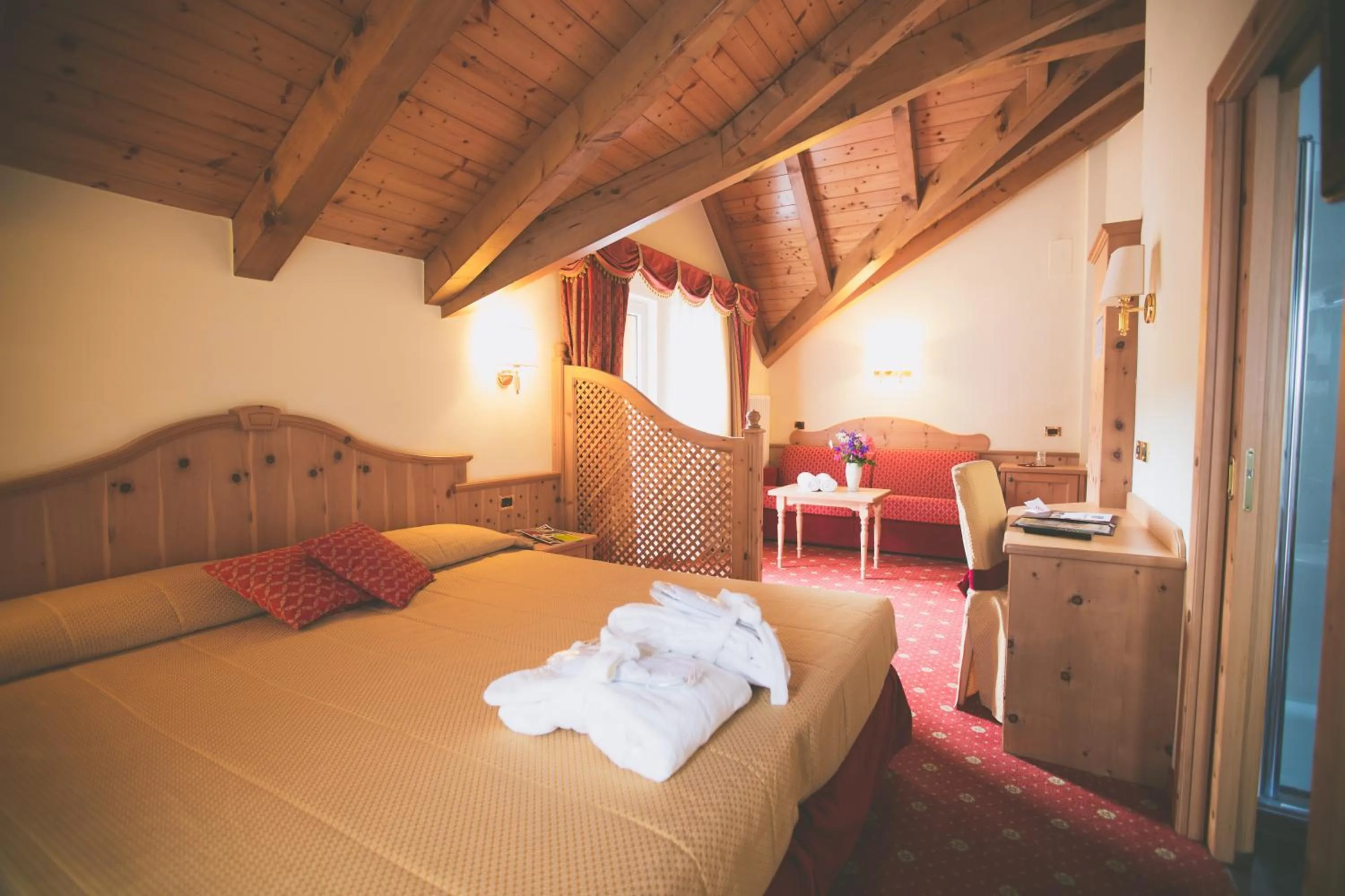 Day, Bed in Albergo Dimaro Wellness Hotel