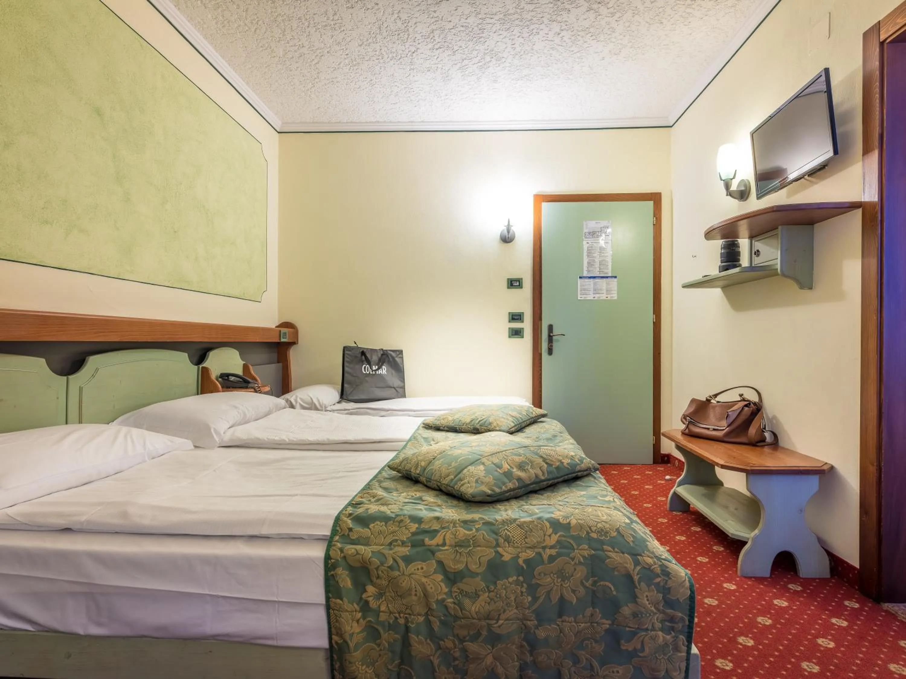 Bedroom, Bed in Albergo Dimaro Wellness Hotel