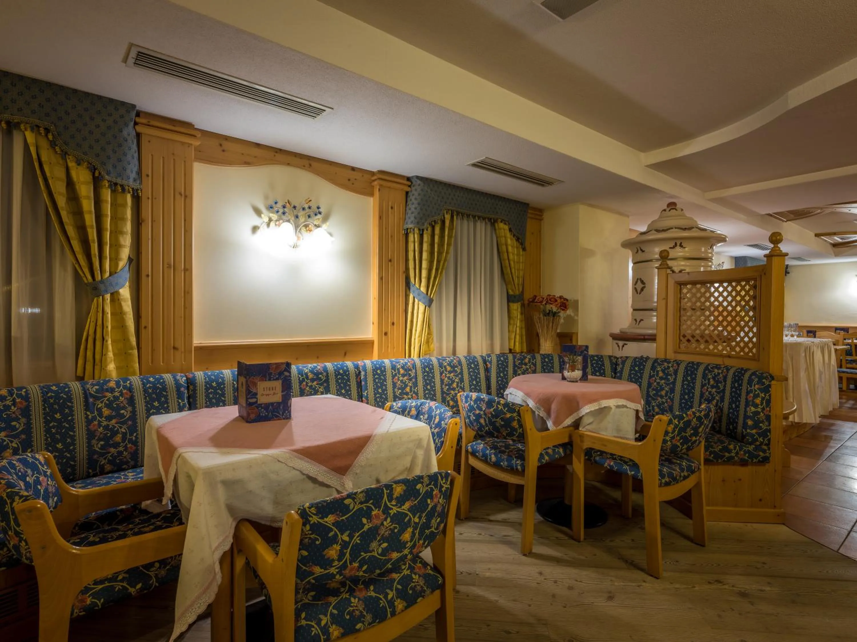 Lounge or bar in Albergo Dimaro Wellness Hotel