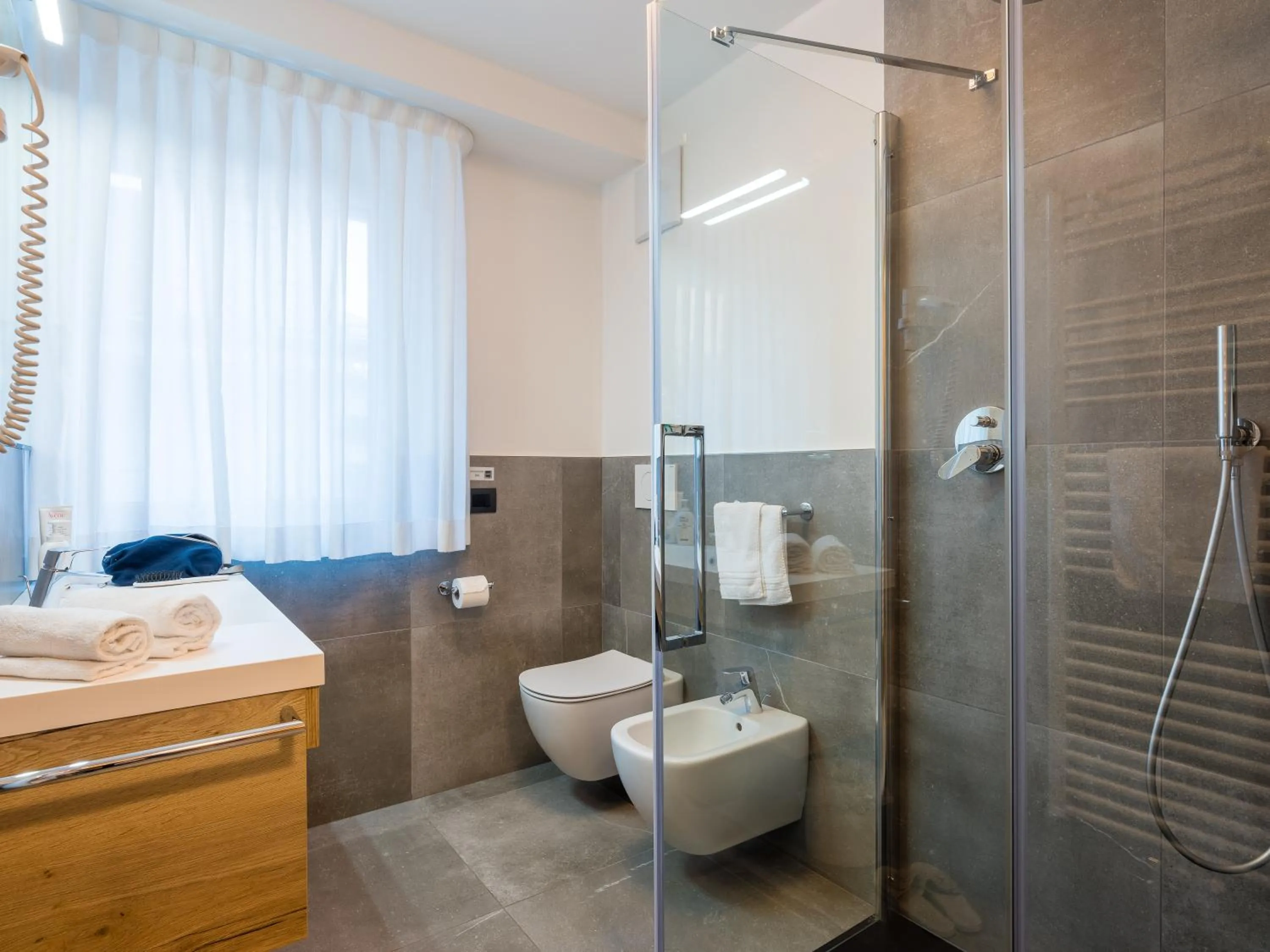 Shower in Albergo Dimaro Wellness Hotel