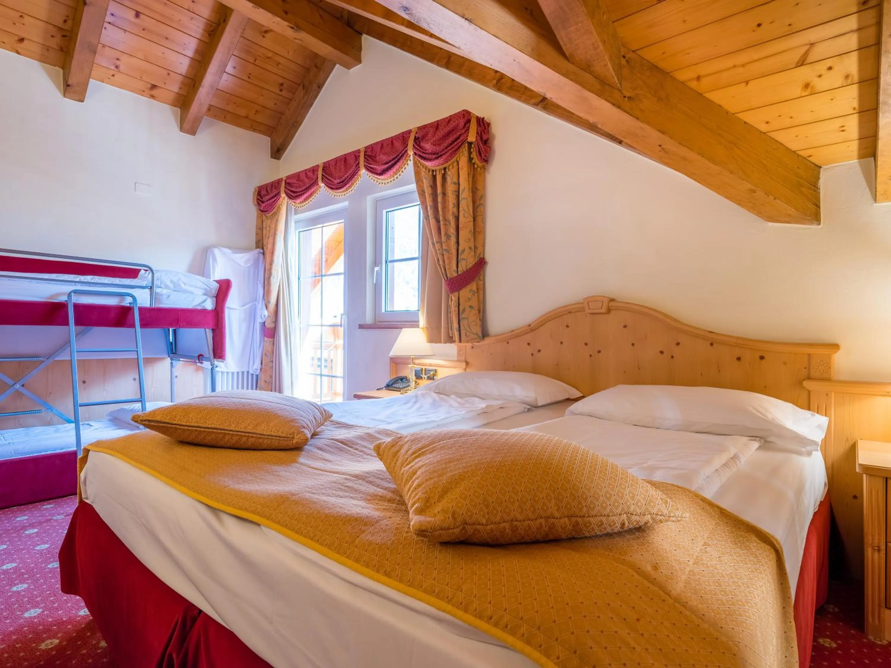 Bed in Albergo Dimaro Wellness Hotel