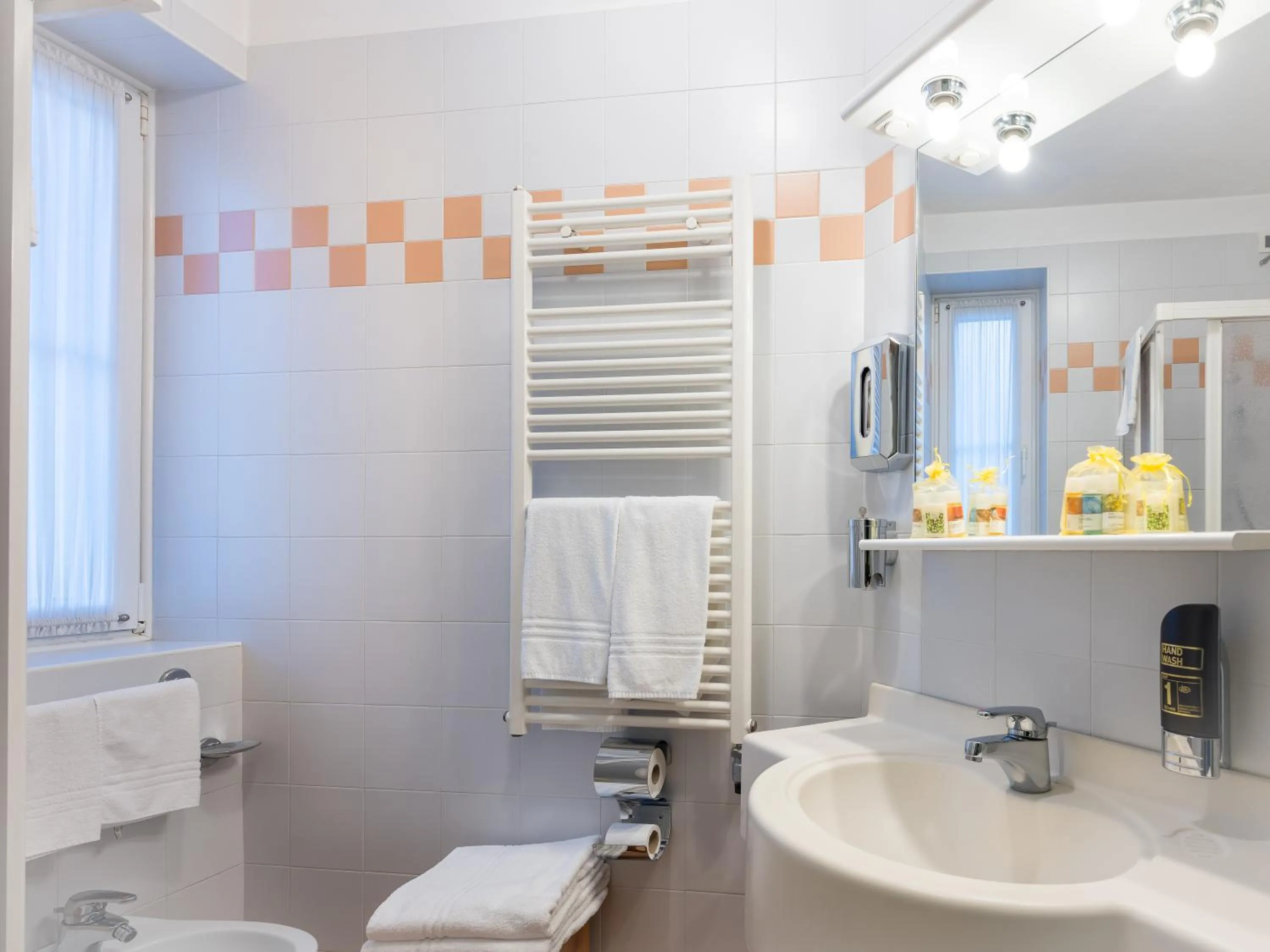 Shower in Albergo Dimaro Wellness Hotel