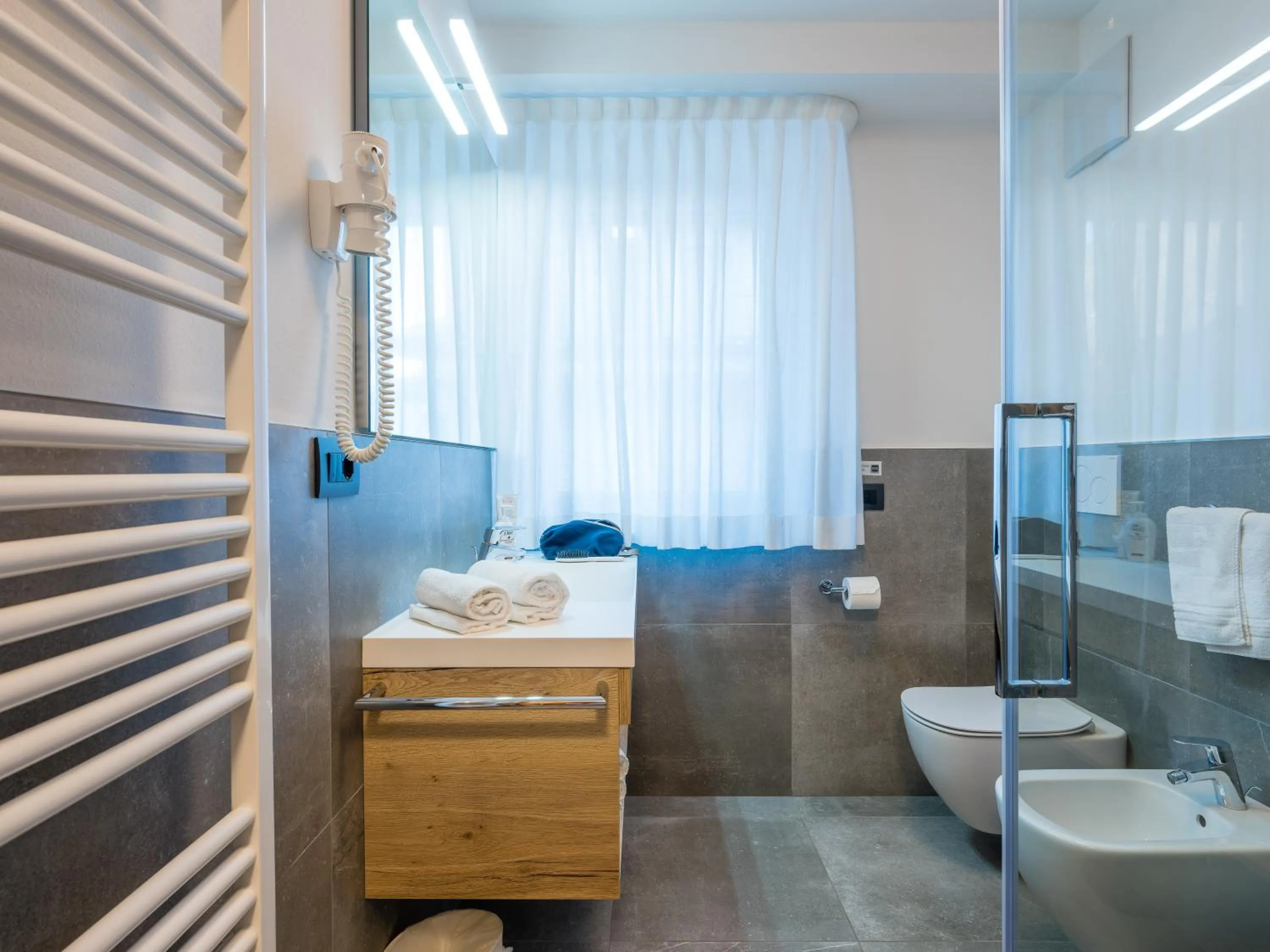 Shower in Albergo Dimaro Wellness Hotel