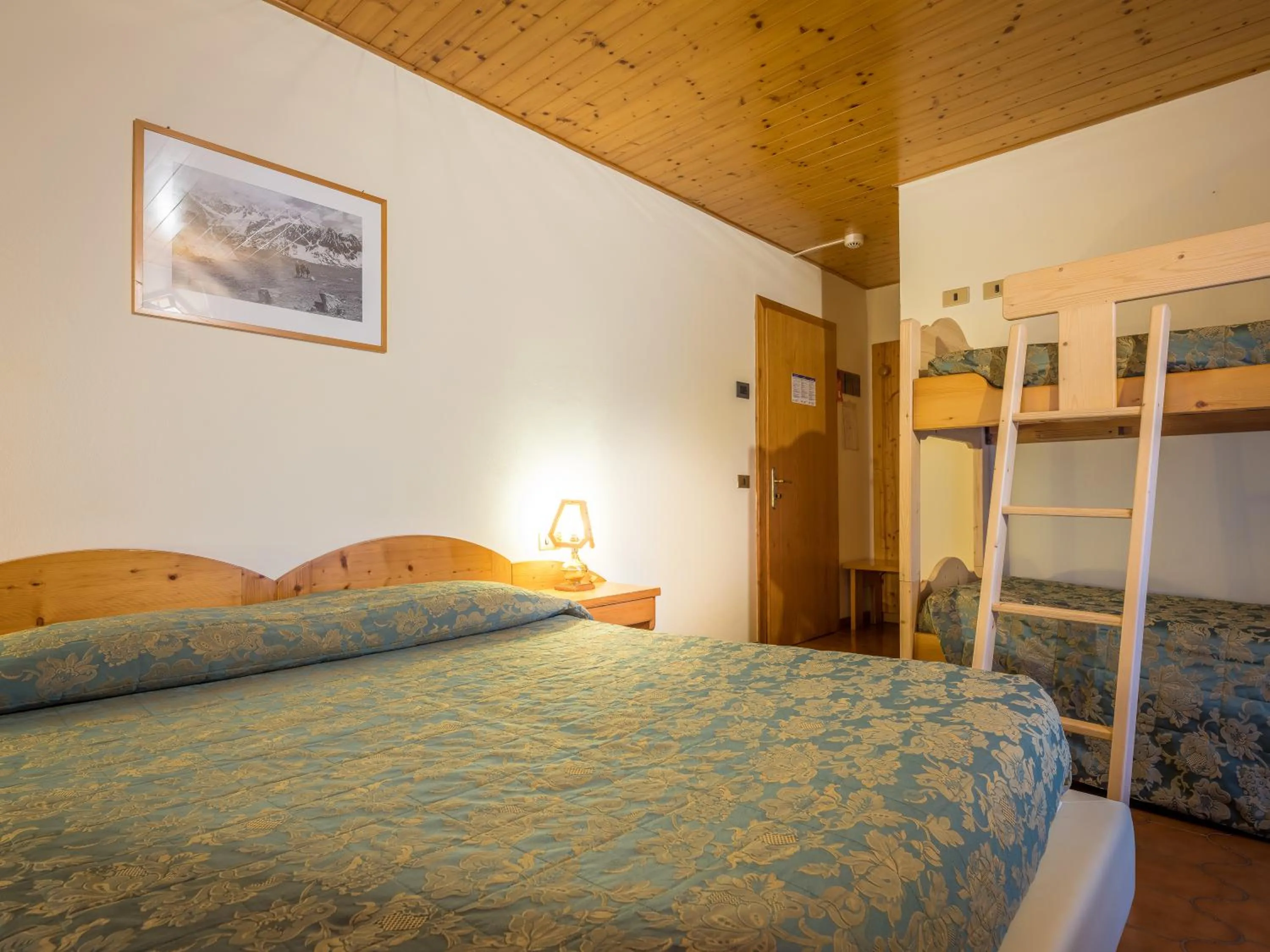 Bed in Albergo Dimaro Wellness Hotel