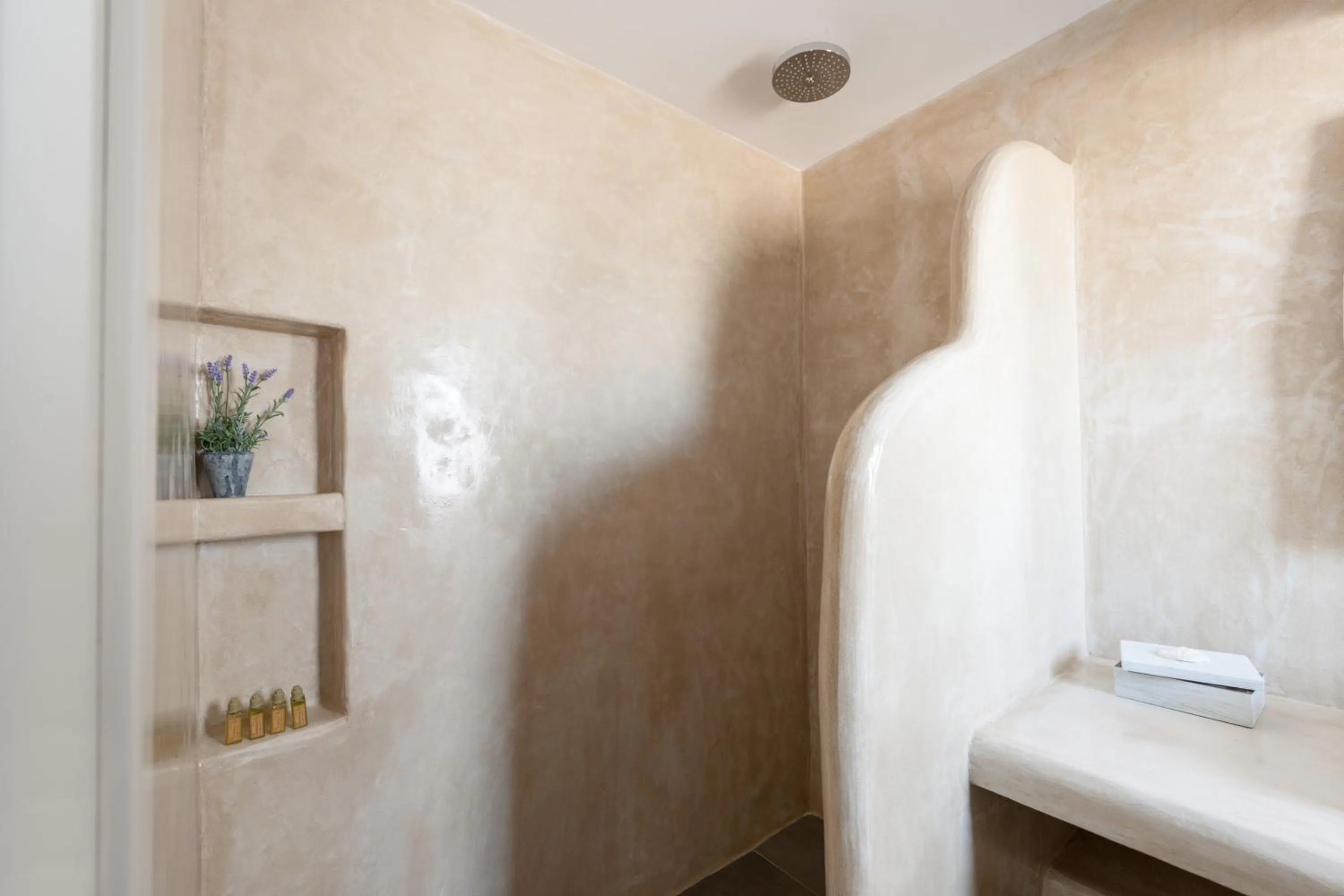 Bathroom in Strogili