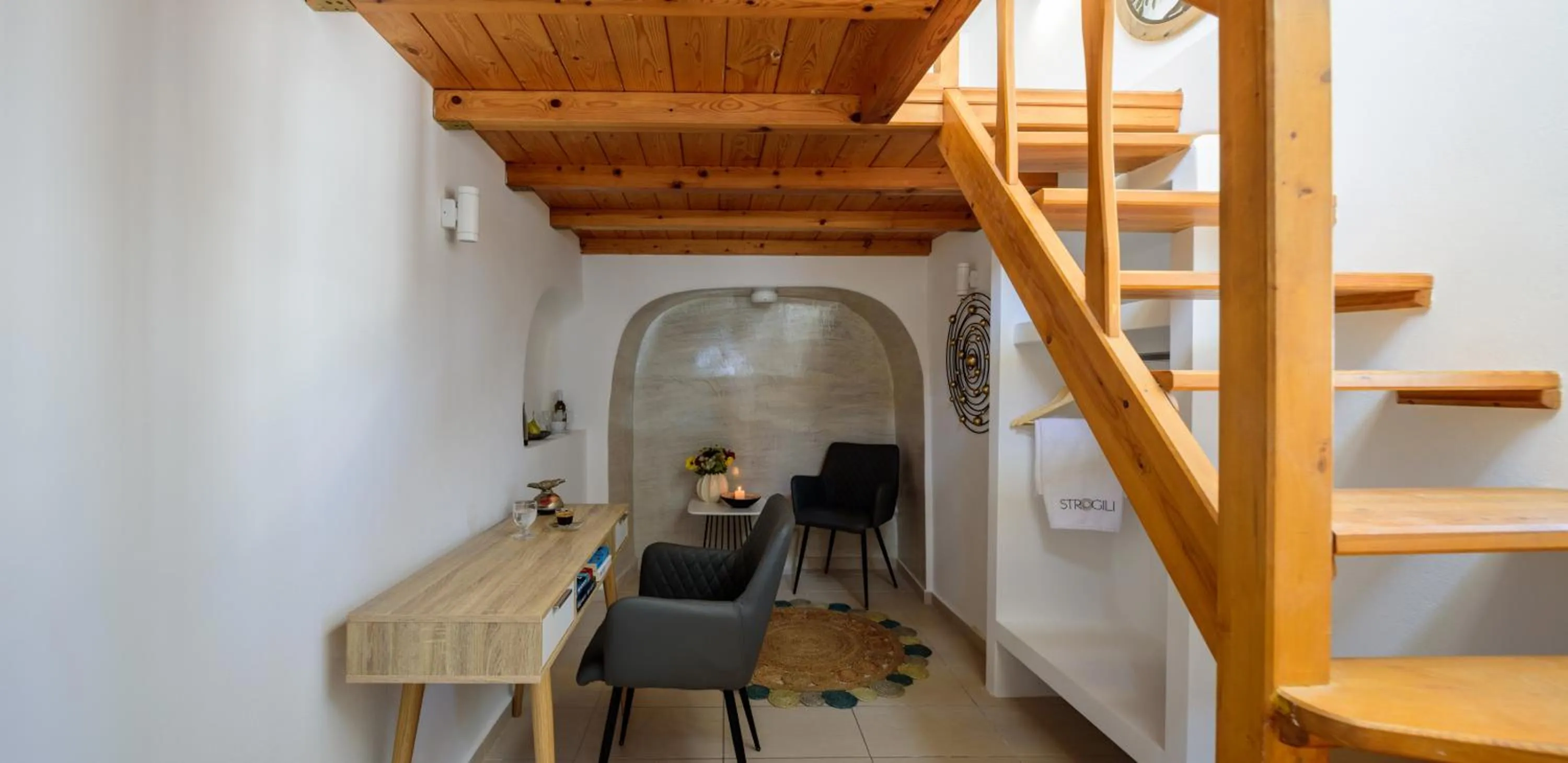 Seating area in Strogili